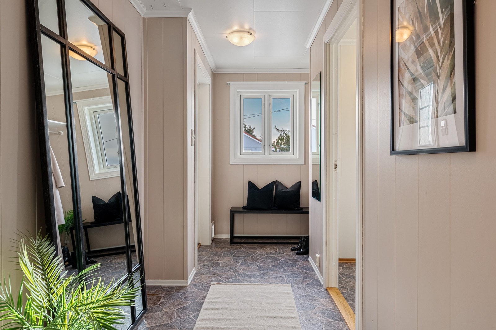 - Entré på 2,8 m² med varmekabler og belegg på gulv - Galleribilde