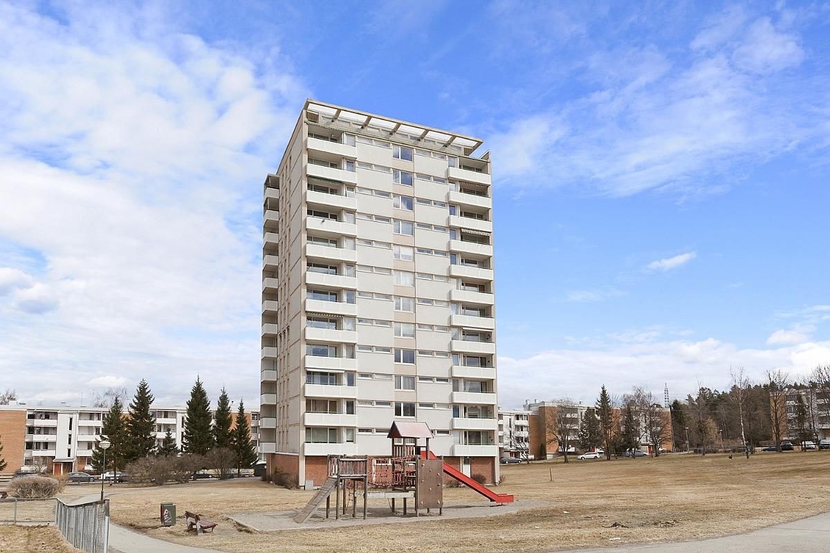 Leiligheten ligger meget sentralt på Manglerud i Rugveien 42 Galleribilde