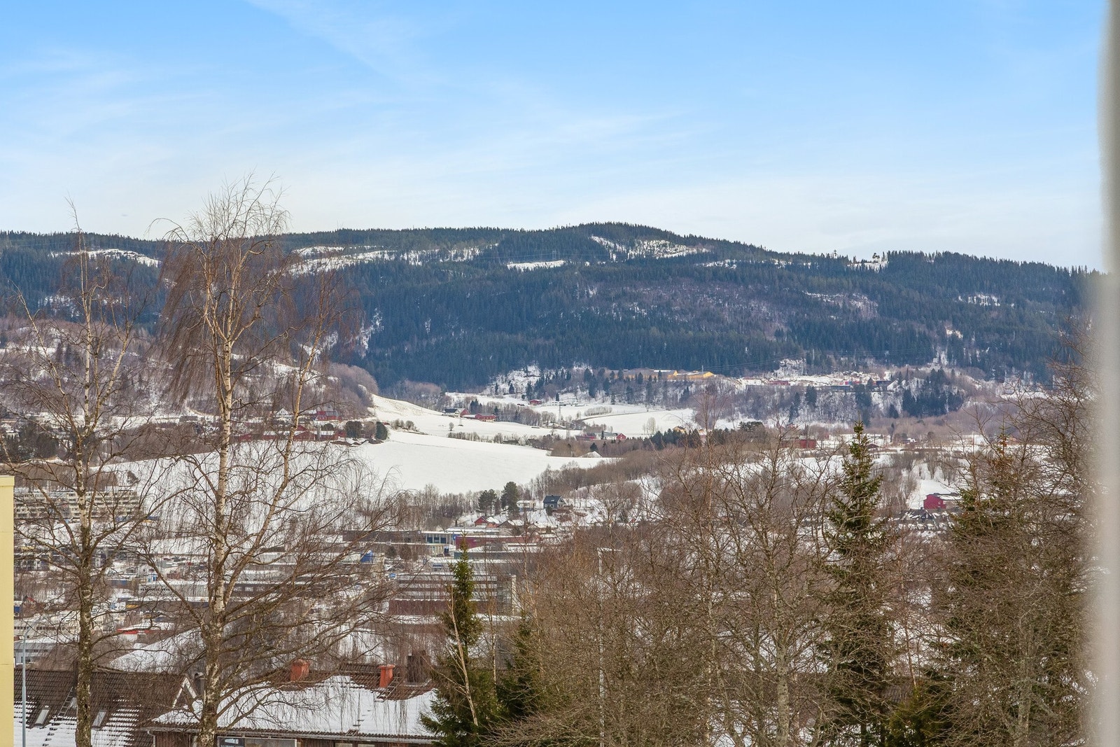 Fra minste soverommet kan du nyte en flott utsikt - perfekt for et lyst og trivelig rom. Galleribilde