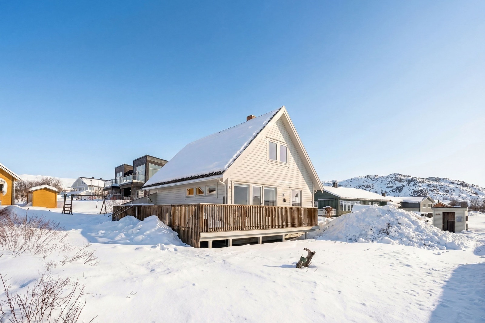 Velkommen til Kløvsteinveien 4 - Presentert av EiendomsMegler1 Leknes. Foto: EFKT Galleribilde