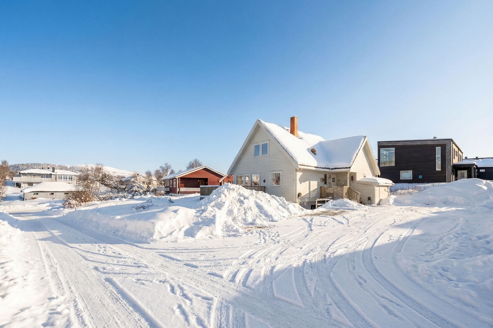 Boligen ligger i attraktive og barnevennlige omgivelser med kort vei til barnehage, skoler, butikk og sykehus. Galleribilde