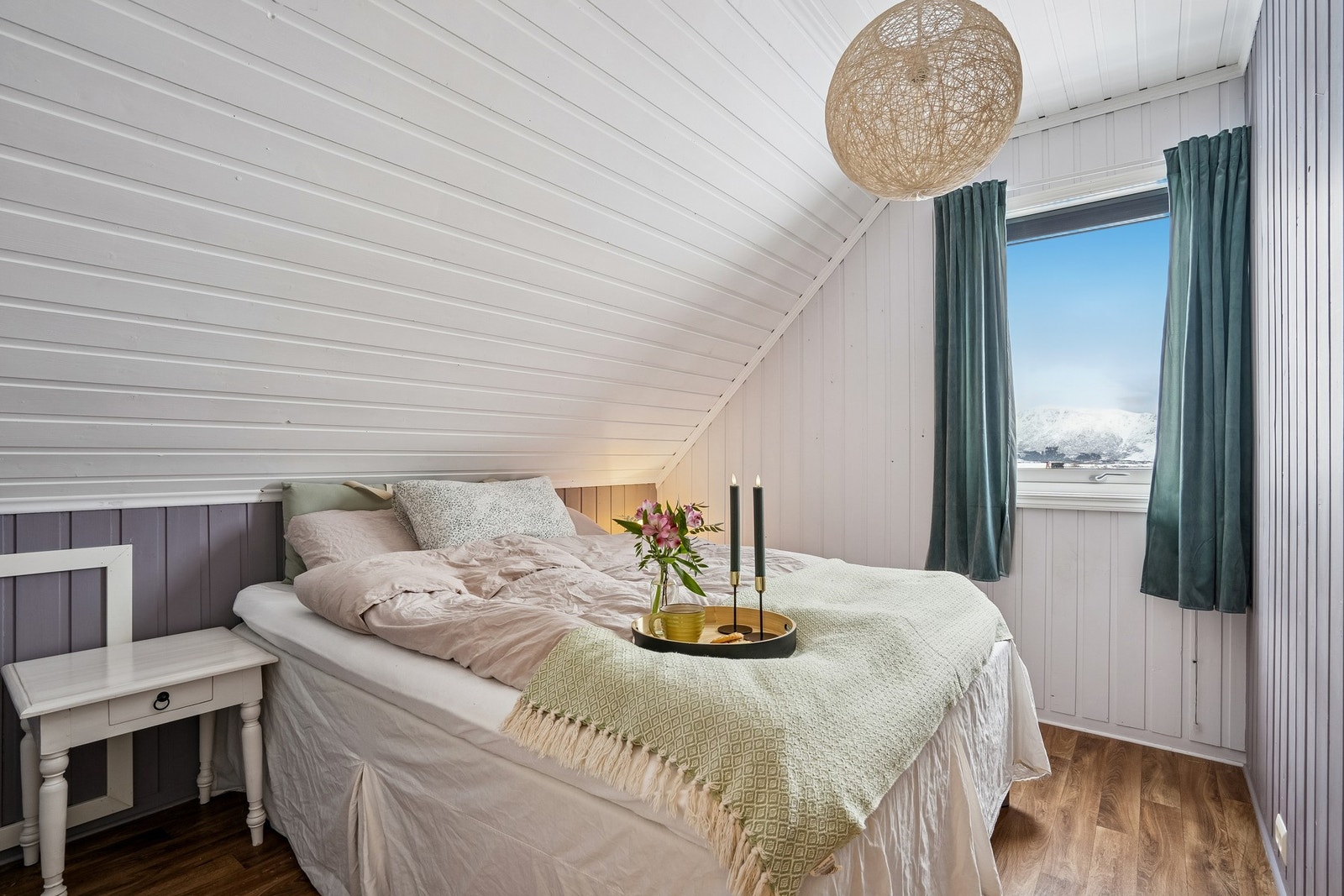 Tidligere loftstue som er delt i 2 og innredet som soverom (ikke søkt om bruksendring). Galleribilde