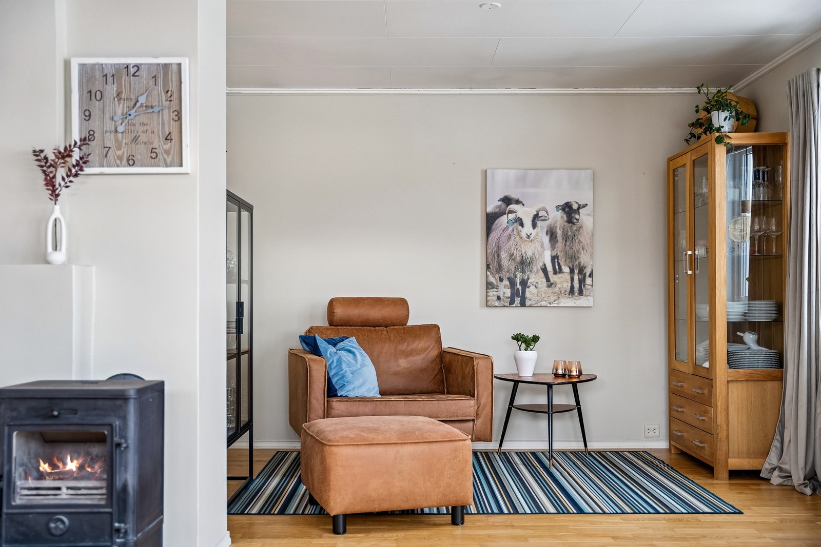 Vedovnen i rommet gir ekstra hygge på kaldere dager. Galleribilde