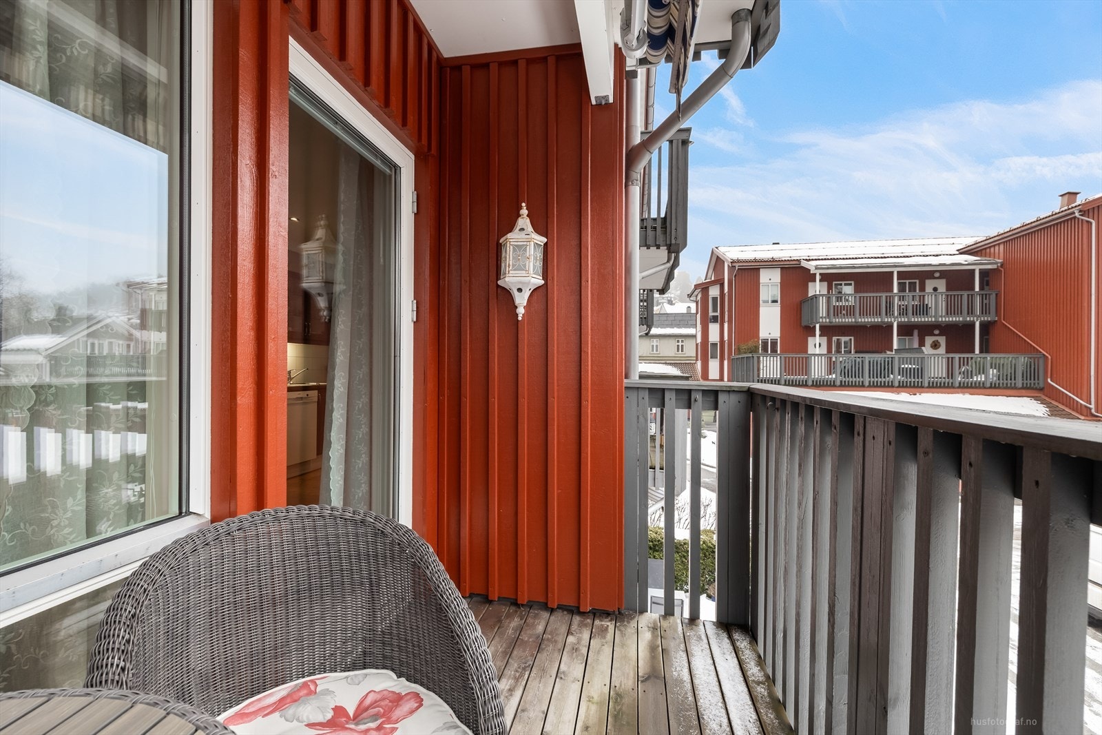 Balkong med utsikt mot fellesarealer. Galleribilde