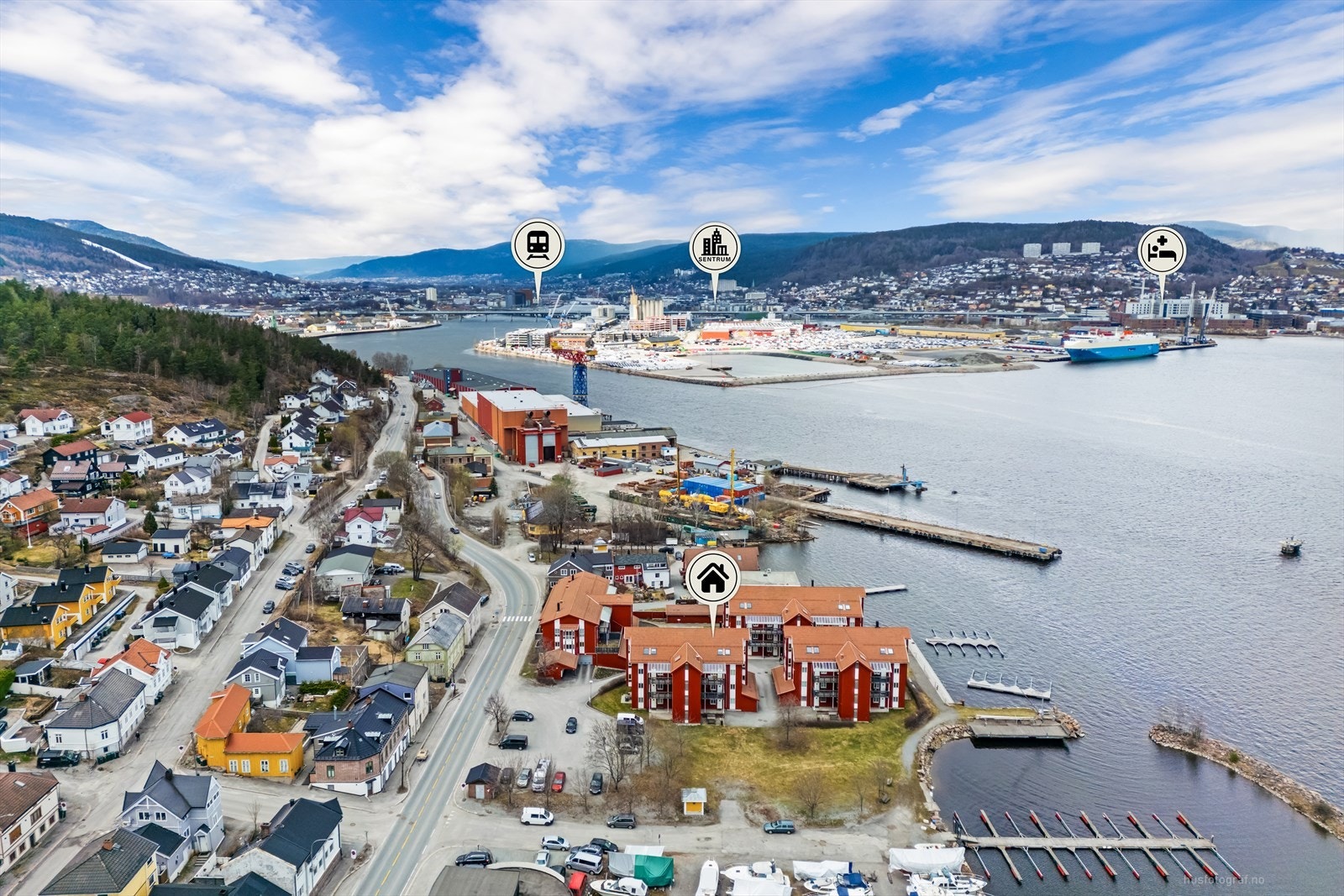 Tangen/Merket er et etablert boligområde, med servicetilbud i nærmiljøet. Kort sykkelvei til sentrum. Galleribilde