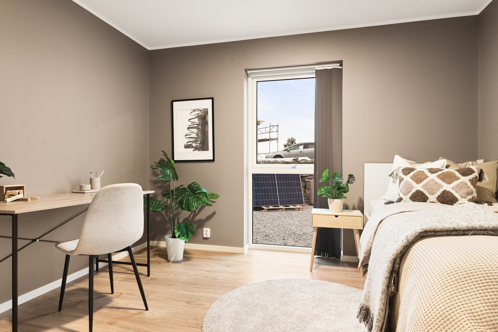 Boligen har totalt 4 soverom, 3 av de er plassert i boligens 1. etasje. Galleribilde