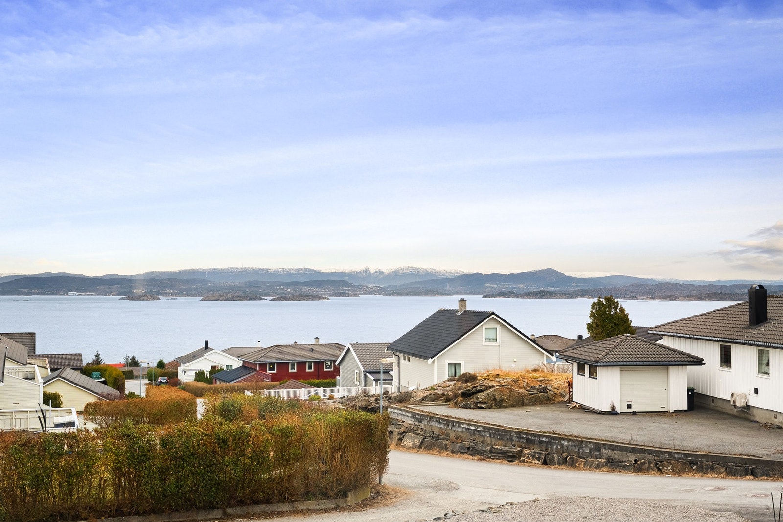 Vakker utsikt fra kjøkkenvinduene. Galleribilde