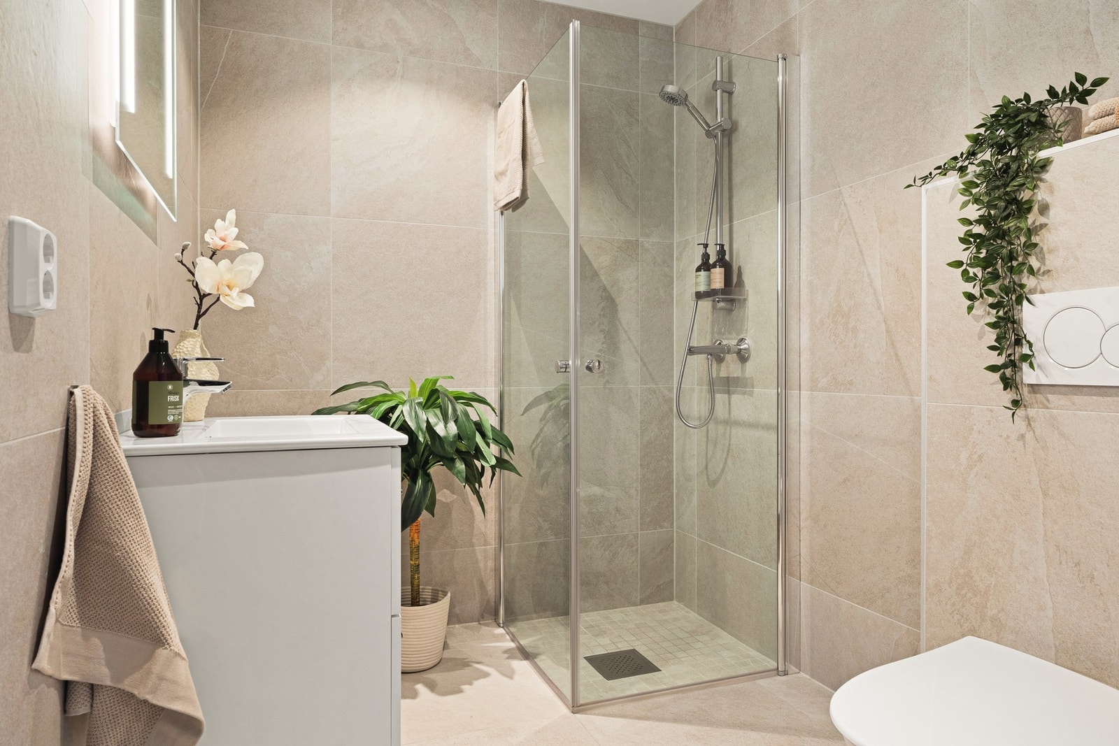 Delikat helfliset bad med varme i gulv. Galleribilde