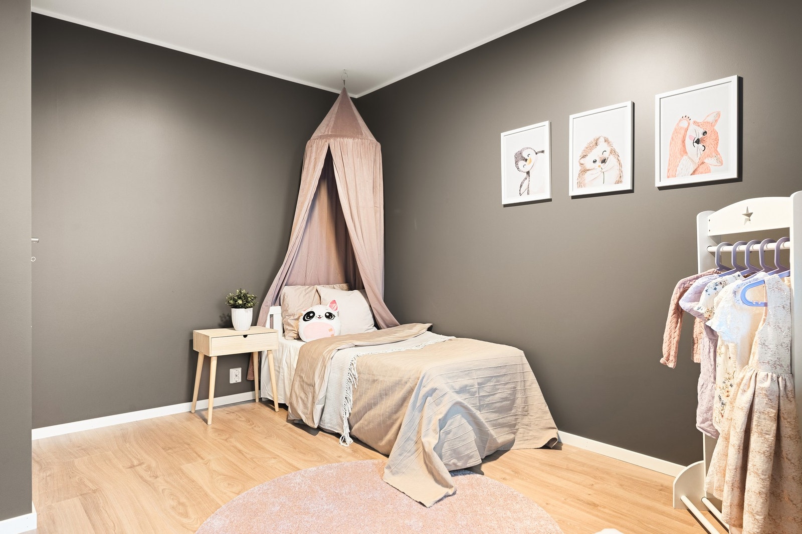 Har man ikke bruk for 4 soverom kan man benytte ene som kontor, hobbyrom eller lekerom til barna. Galleribilde