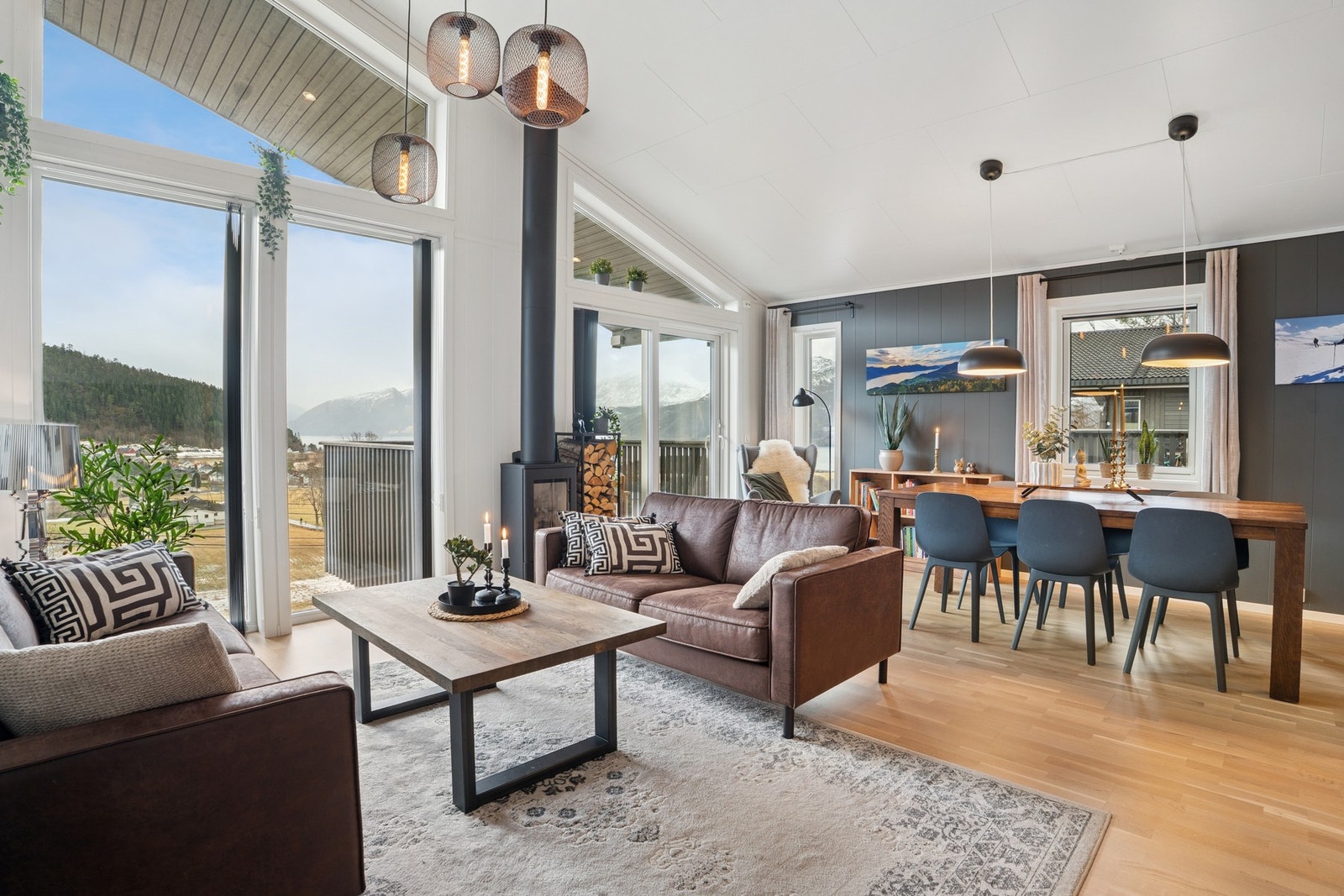 EiendomsMegler1 v/Martin Grodås Alnes har gleden av å presentere Håskjoldvegen 51A! Galleribilde