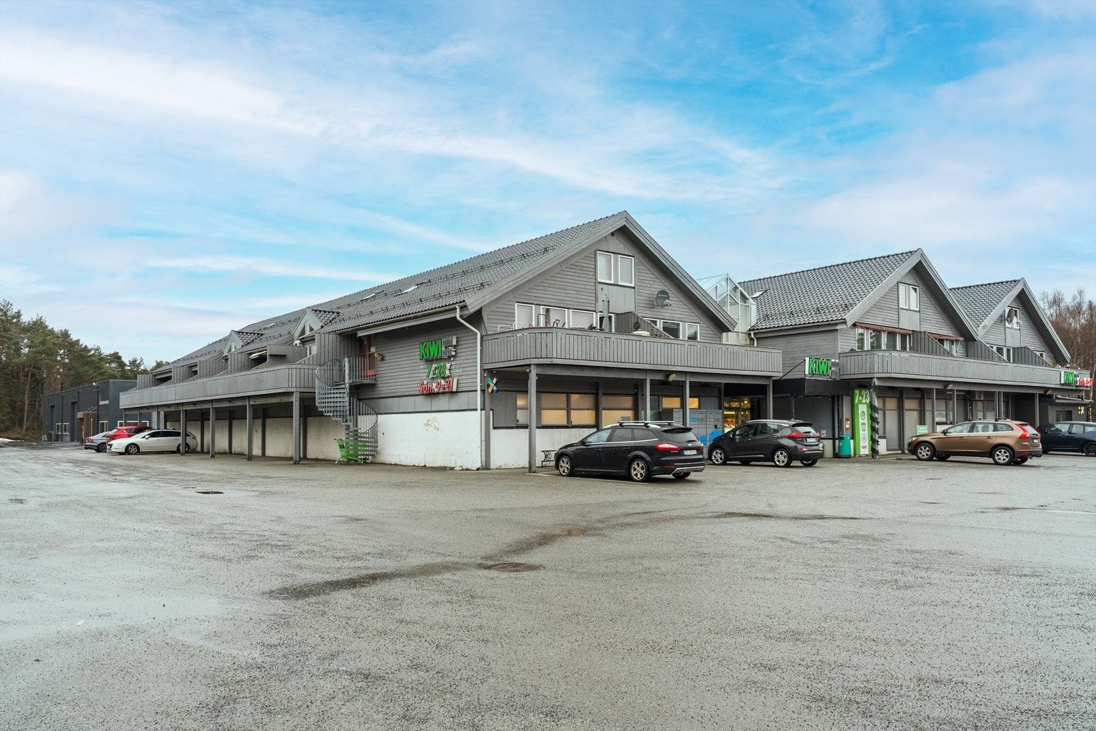 Søndagsåpen dagligvarebutikk i 1.etasje. Velkommen på visning! Galleribilde