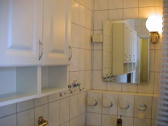 Det eldste badet har badekar. Det er nå bygd et nytt og tredje bad Galleribilde