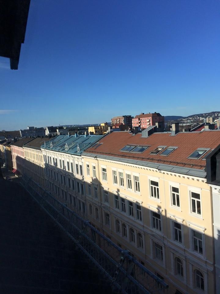 Utsikt fra vinduene i rommet som er ledig. Sydvestover mot Bærum. Galleribilde