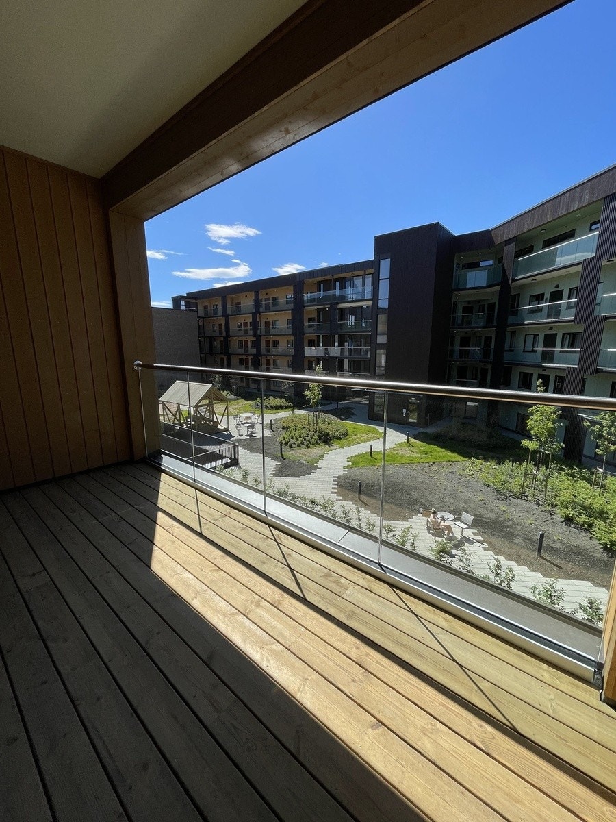 Terrasse utsikt mot ene takhagen Galleribilde