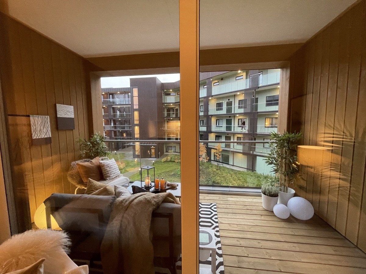 Utgang til takoverbygd terrasse Galleribilde