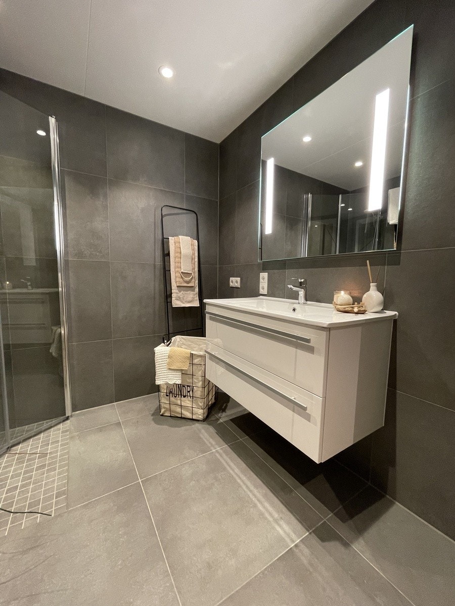 Uttak for vaskemaskin i hjørnet Galleribilde