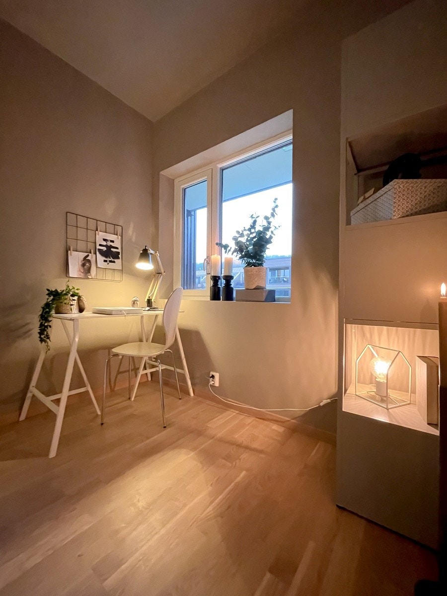 Utsikt er ned mot takhagen Galleribilde