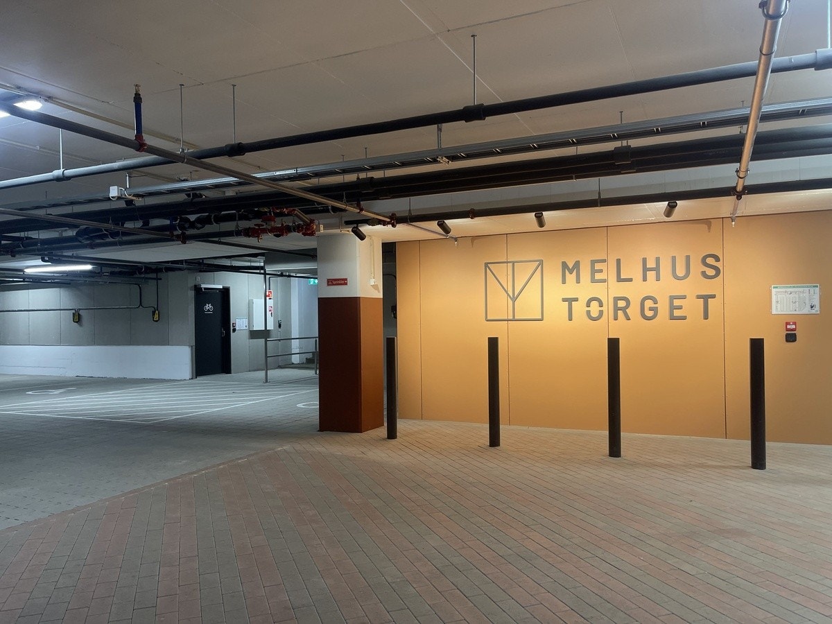 Fra parkeringskjeller har man adgang til kjøpesenteret Galleribilde