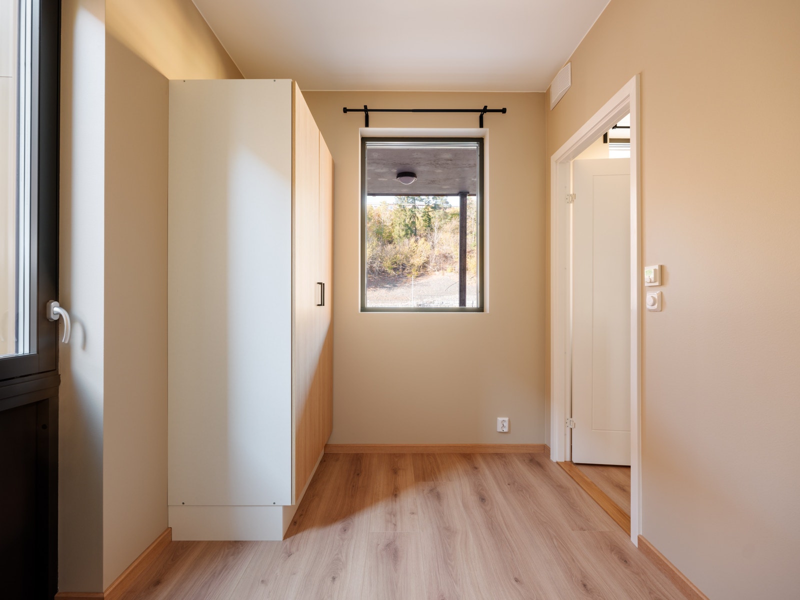 Soverom nr. 2 kan fint benyttes som gjesterom, barnerom eller kontor Galleribilde