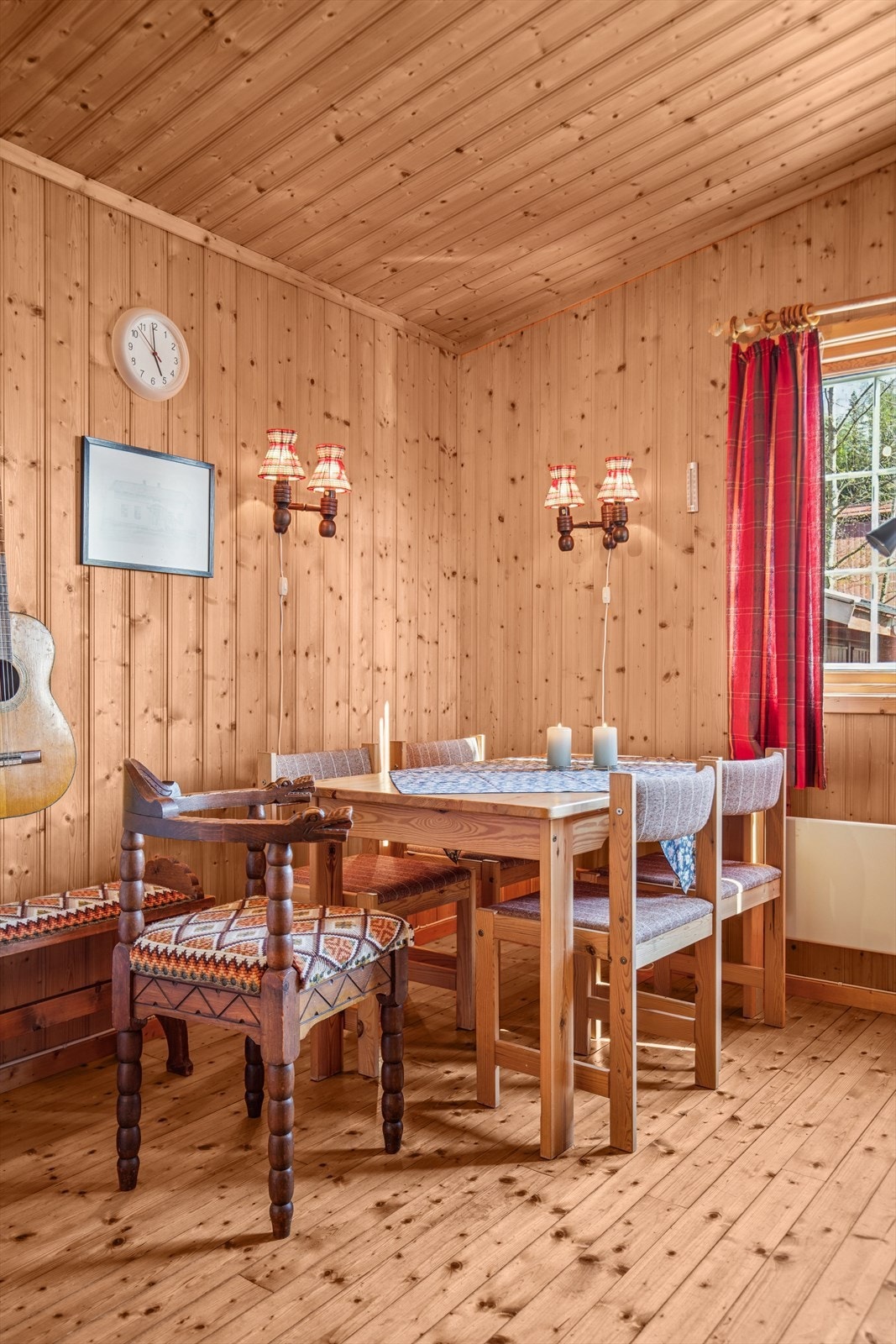 Her er det god plass til spisebord, ideelt for å samle hele familien og venner til gode måltider. Galleribilde