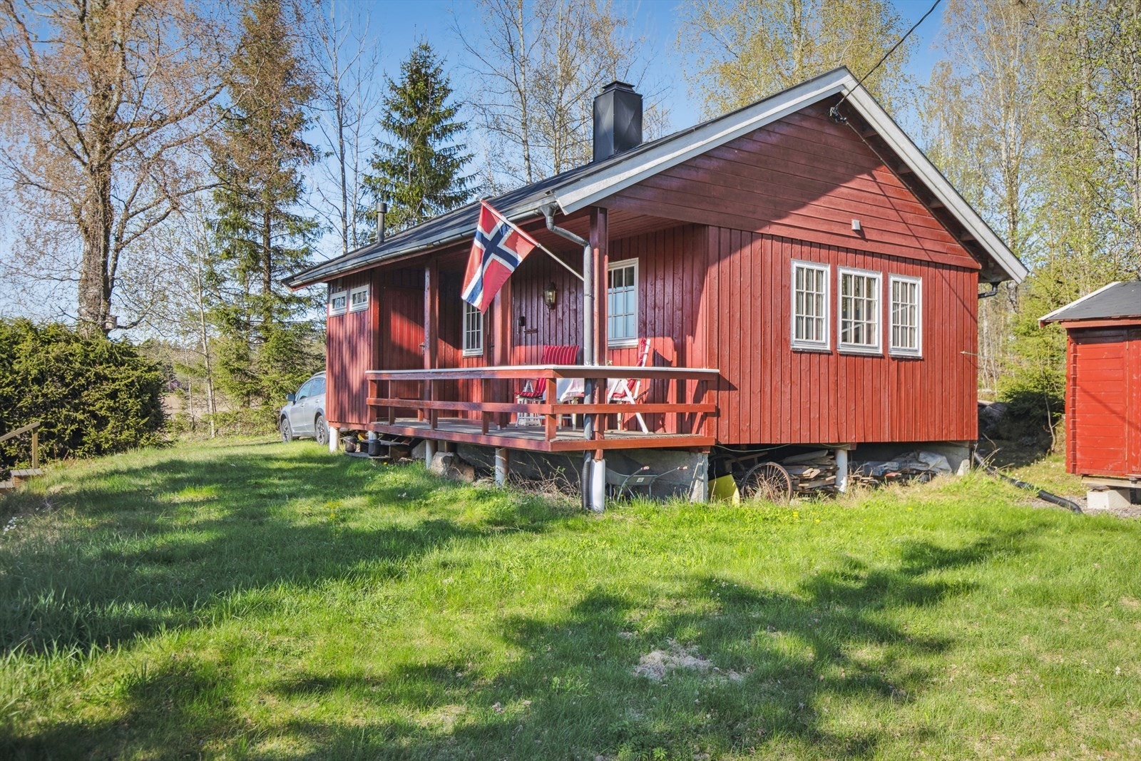 Landlig beliggenhet med nærhet til Stangnessjøen med bade- og fiskemuligheter. Galleribilde