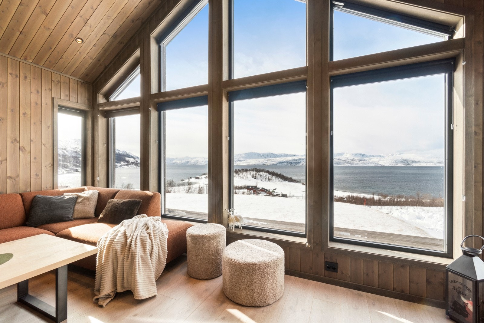 Inge Bock ved PrivatMegleren har gleden av å presentere Solhaugen 22. Galleribilde