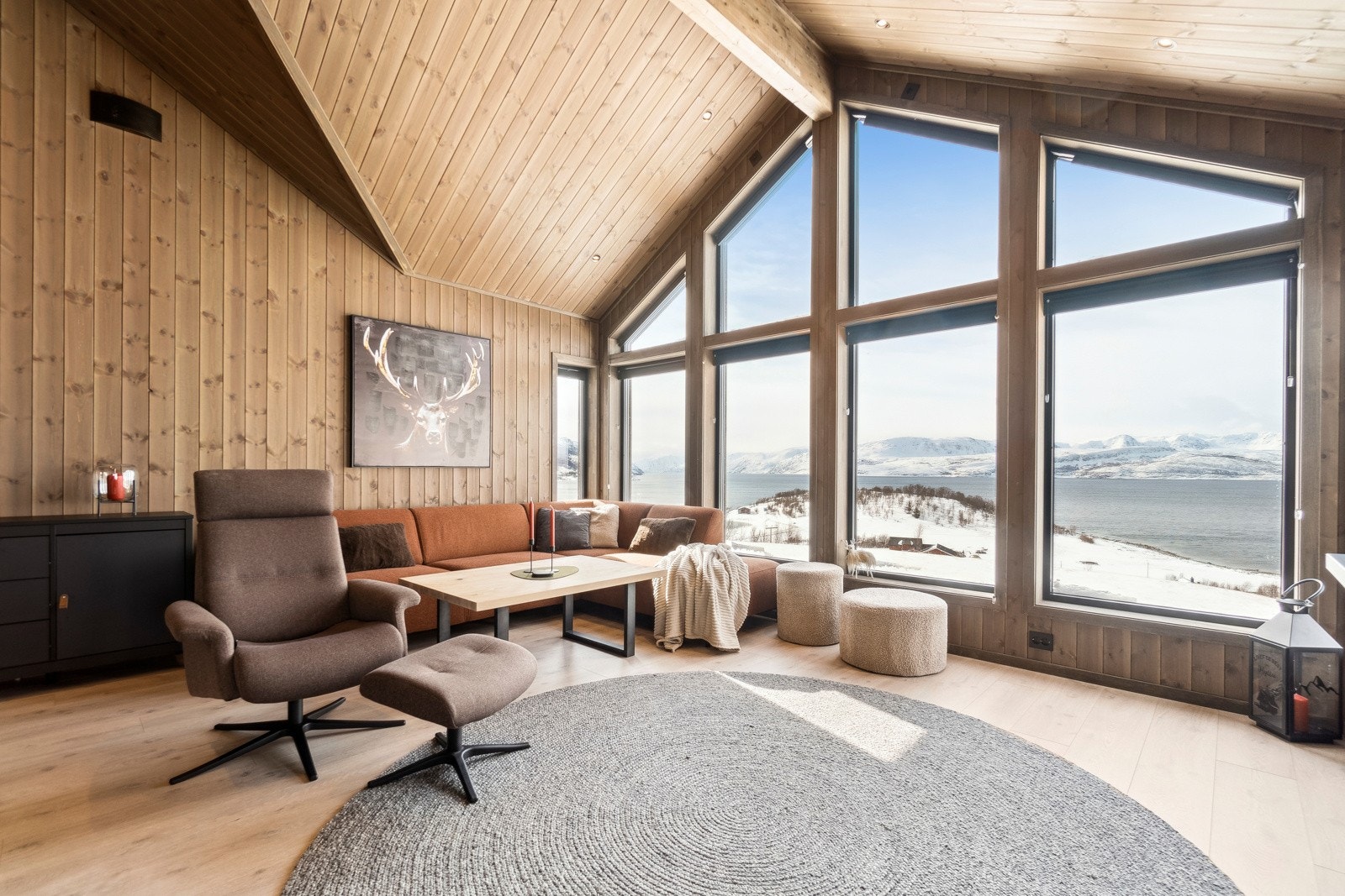 Her kan du nyte den fantastiske sjøutsikten til det fulle, samt at du får rikelig med lysinnslipp. Galleribilde