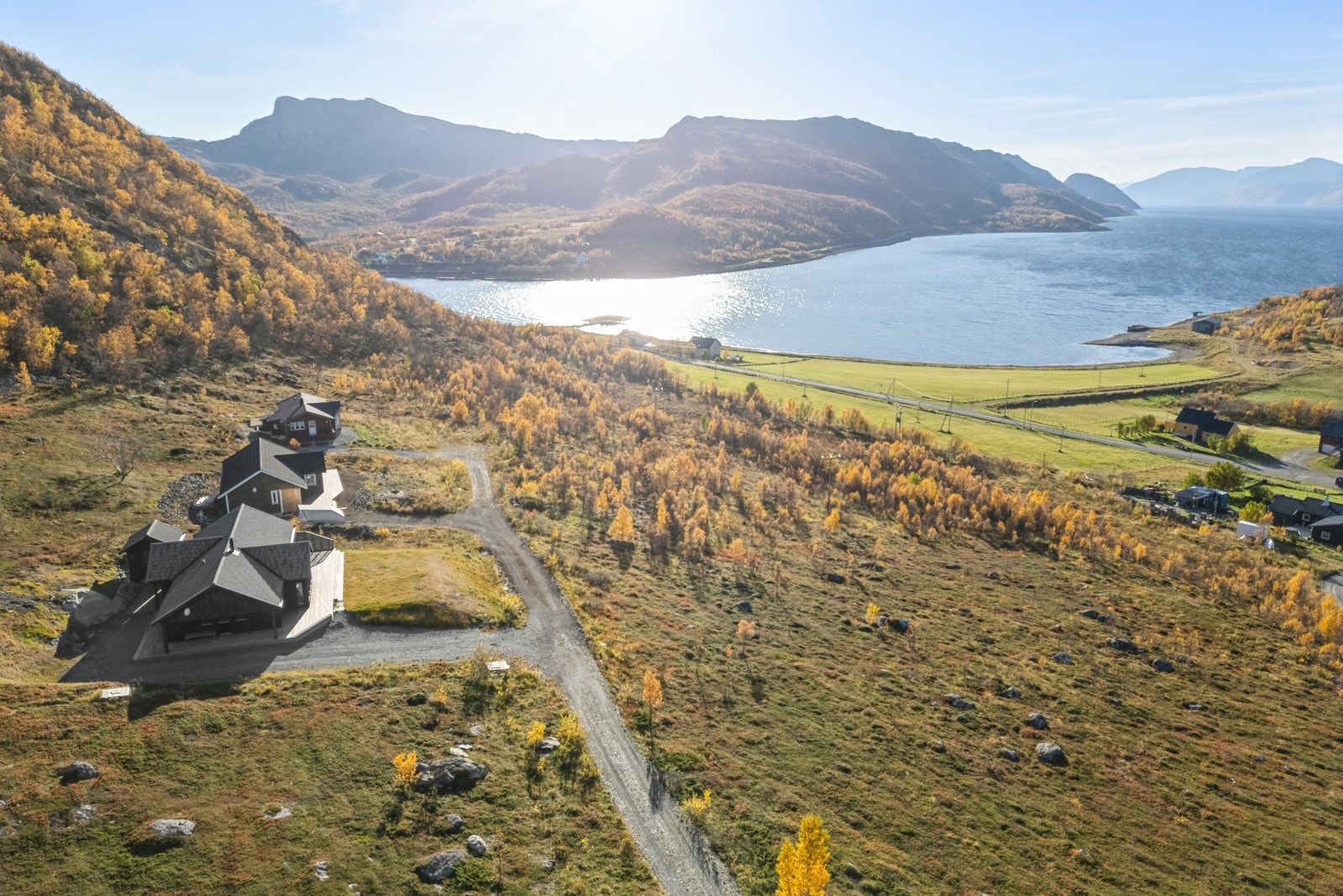 Velkommen til Solhaugen 22 i Neverfjord. Galleribilde