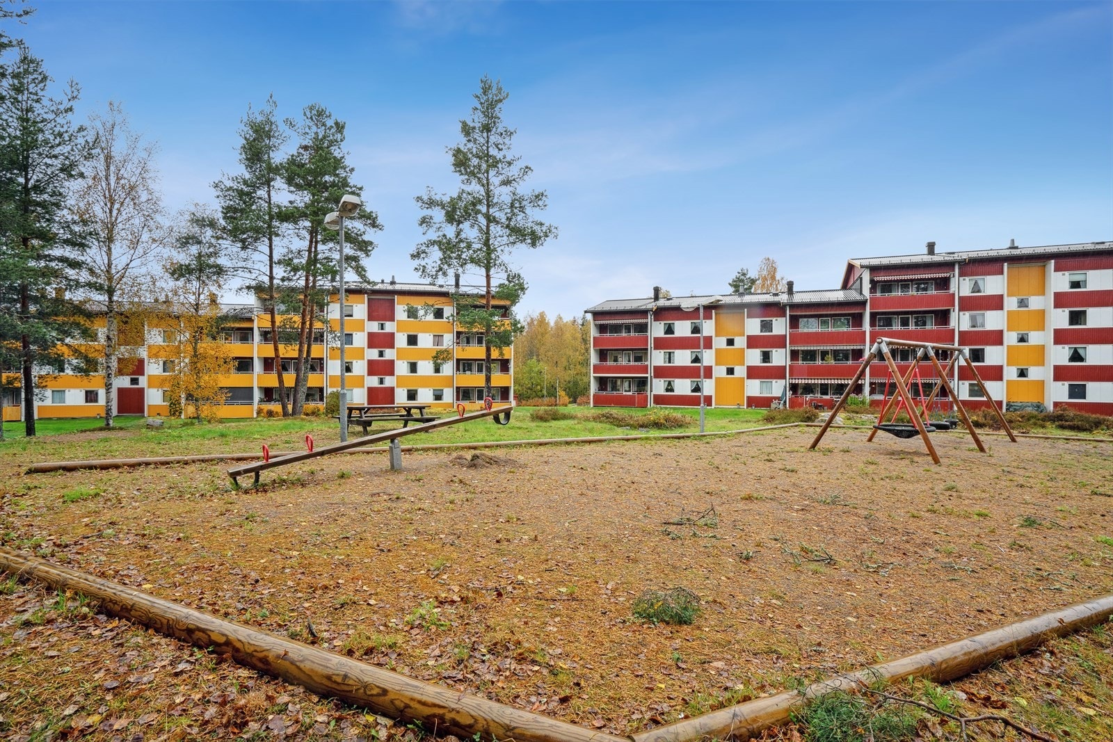 Det er lekeplass rett nedenfor leiligheten. Galleribilde