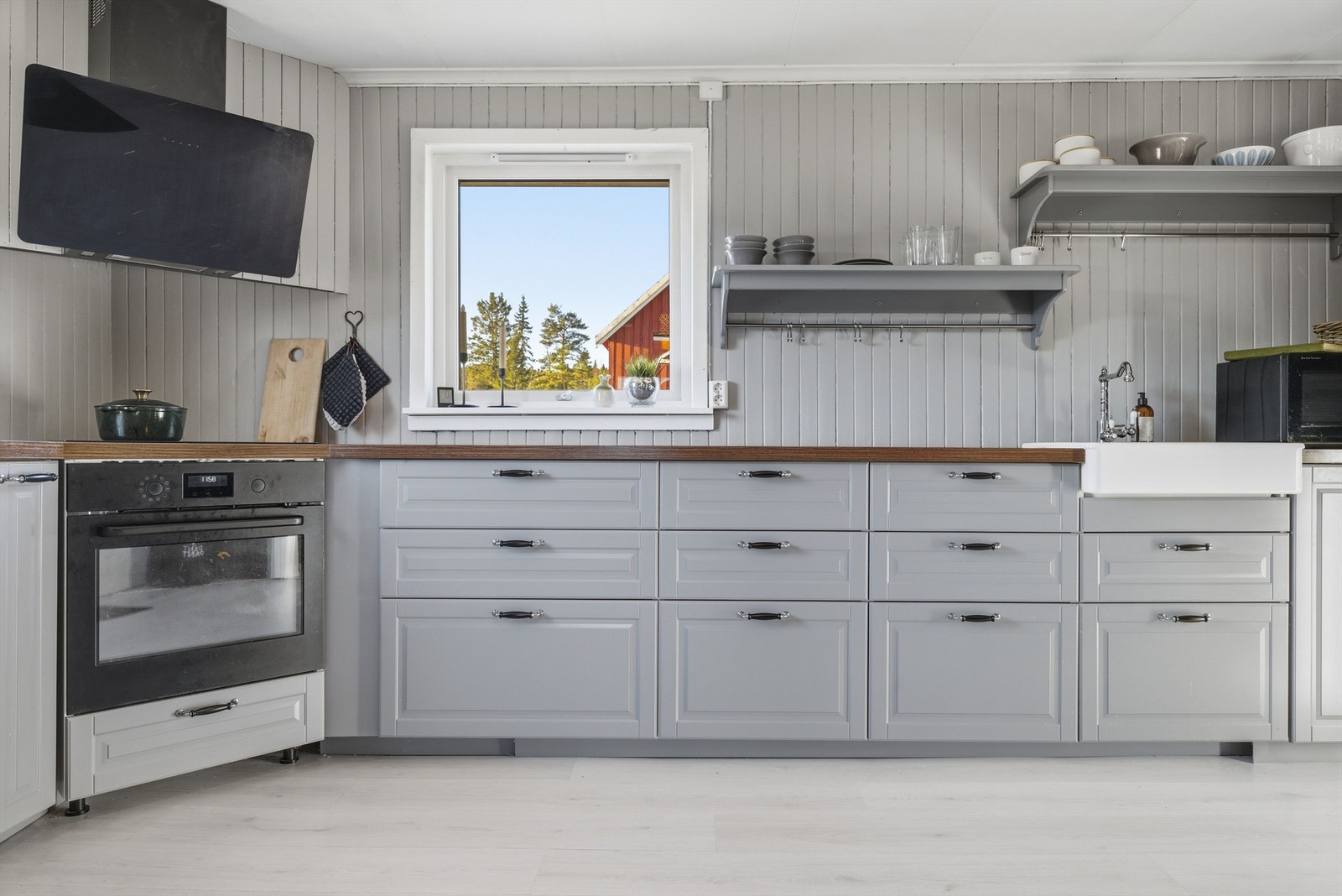 Kjøkken er ble satt inn i 2019, og er fra IKEA. Nye rør, el, hvitevarer og laminat fra oppgraderingen. Galleribilde