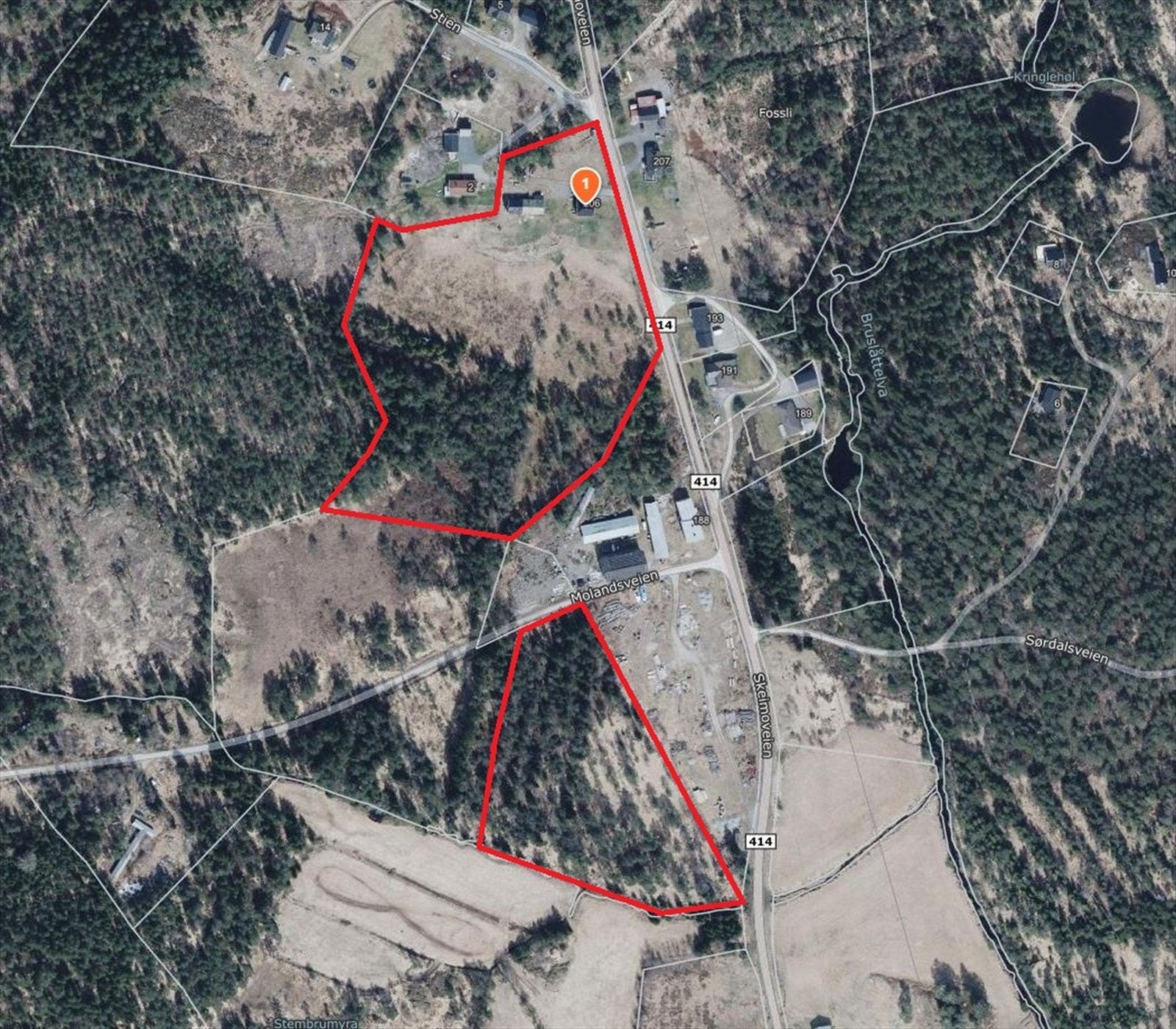 Ca tomtegrenser på begge parsellene i rødt. Galleribilde