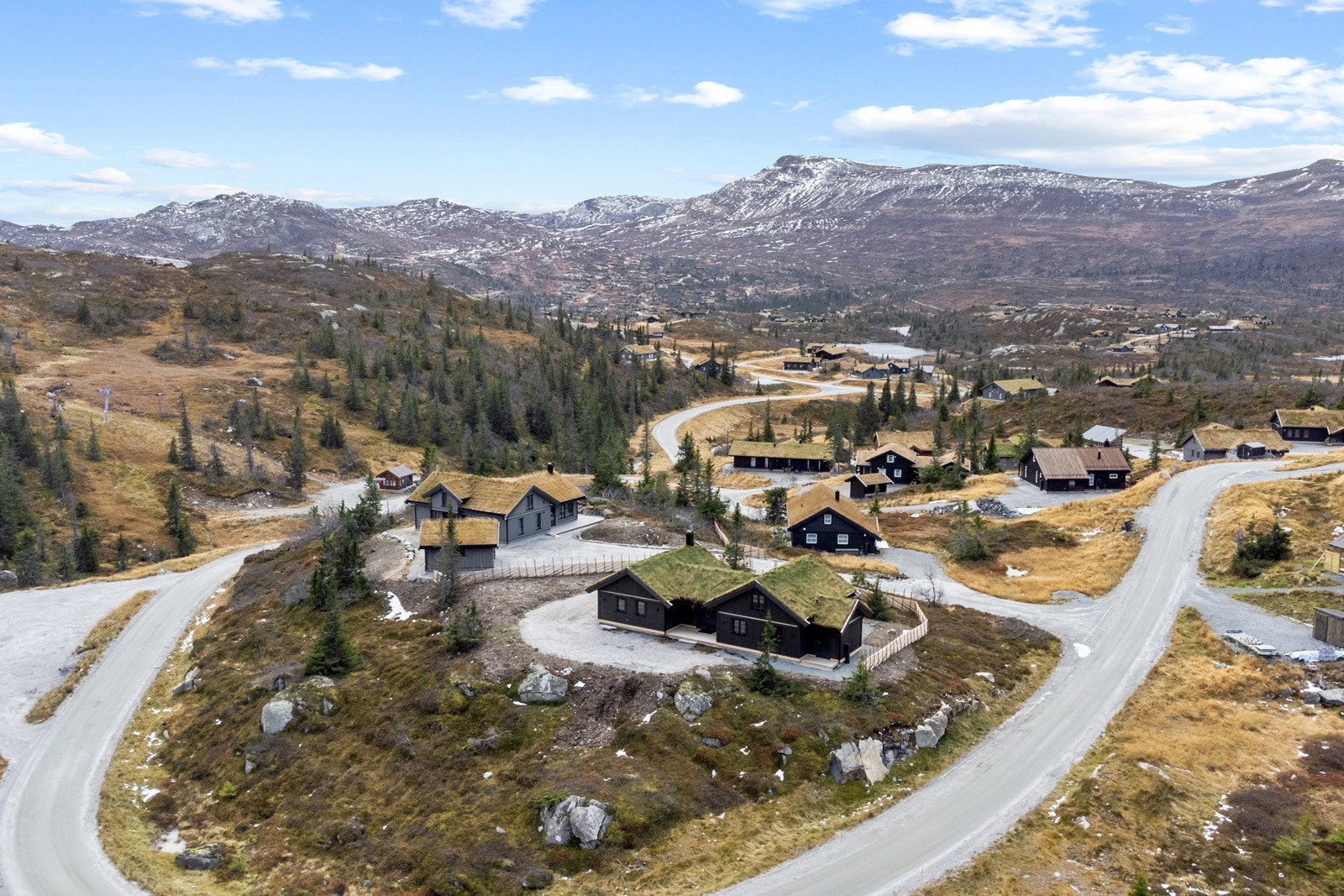 Velkommen til denne nyoppførte hytta beliggende på en flott hjørnetomt i HV15 Galleribilde