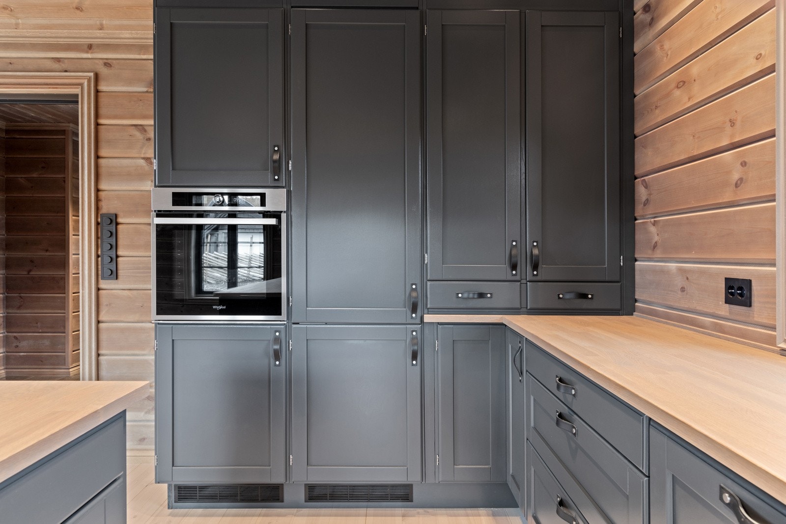 Godt med skap og benkeplass. Galleribilde