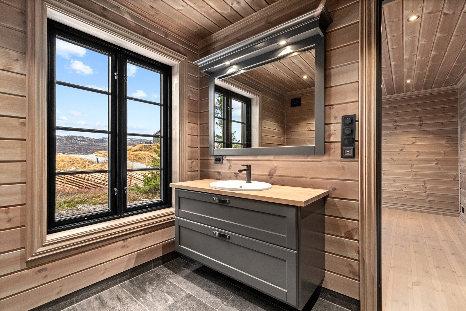 Bad i tilknytning til hovedsoverom. Galleribilde