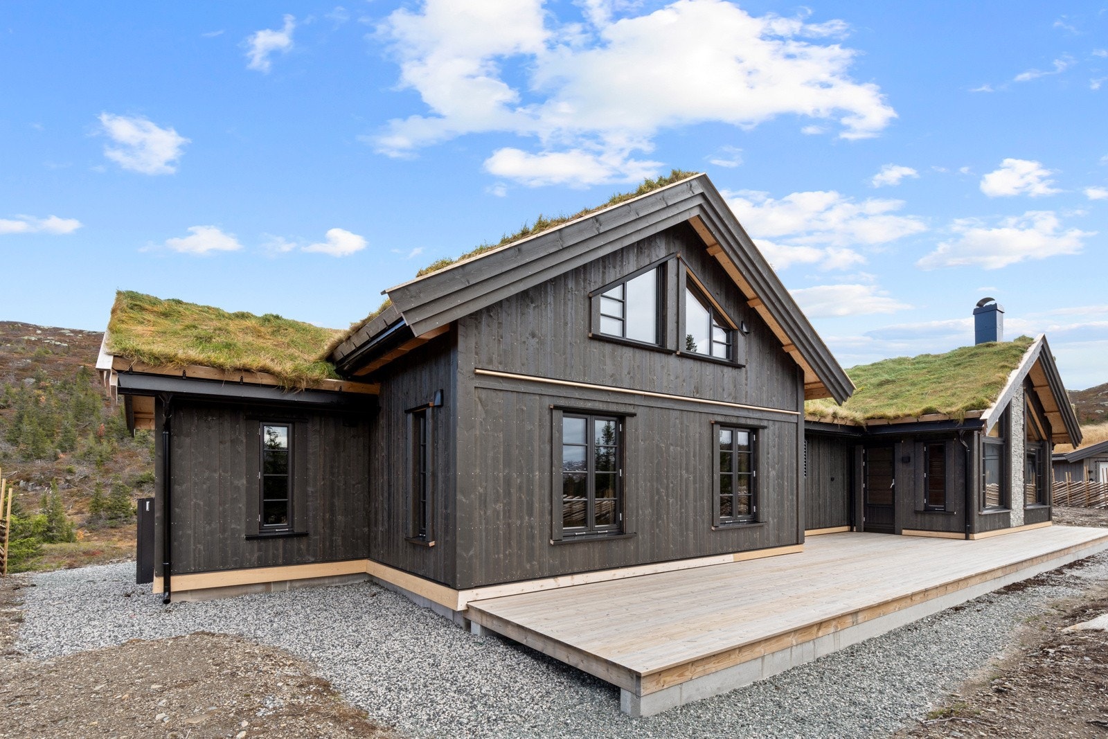 Stor solrik terrasse med en rekke møbleringsmuligheter. Galleribilde