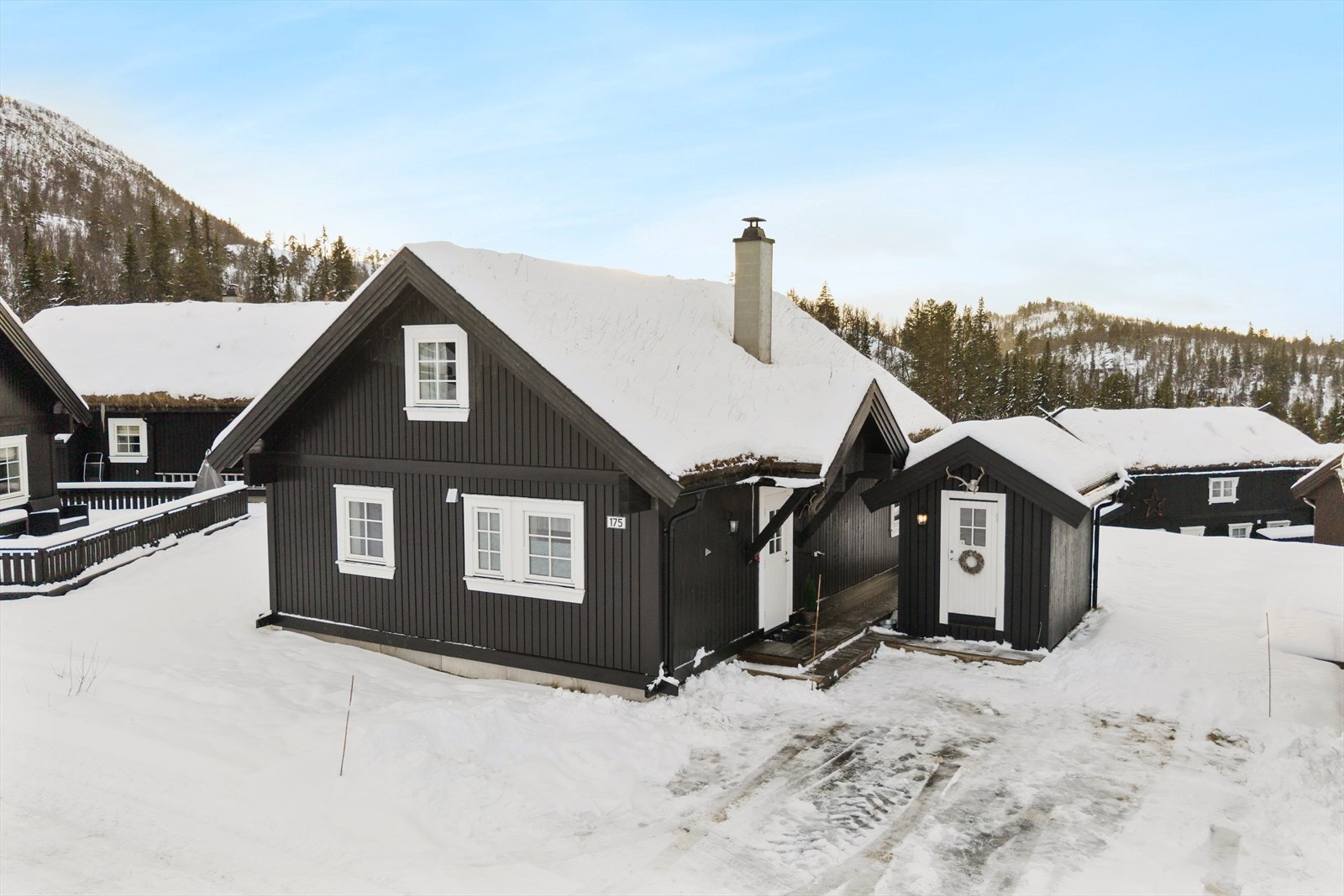 Velkommen til denne sjarmerende fritidsboligen i Holtardalen, Rauland. Galleribilde