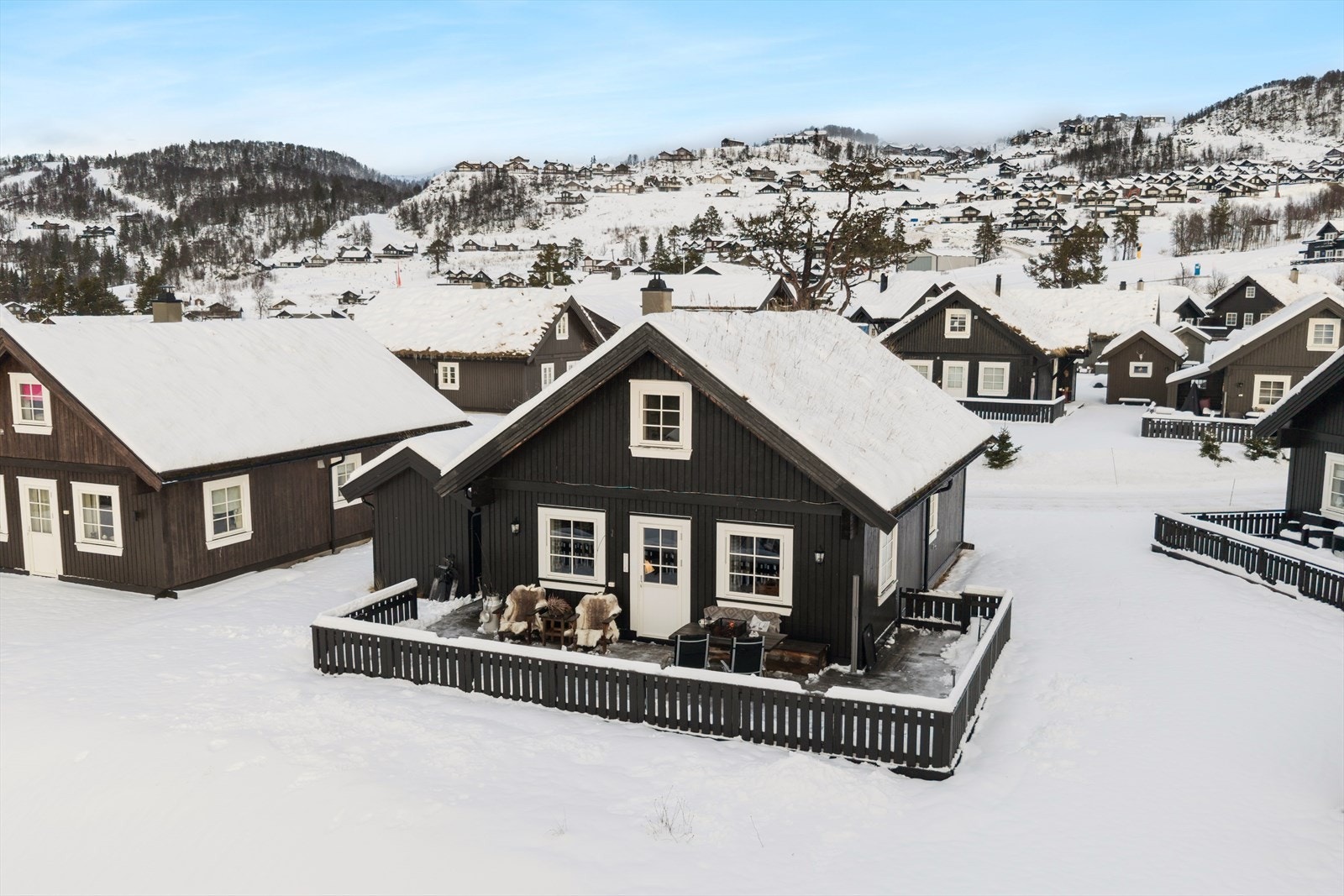 Området har fantastiske vinterforhold, men også utallige muligheter for turer om sommeren og høsten, noe som gjør dette til et ideelt feriested året rundt. Galleribilde