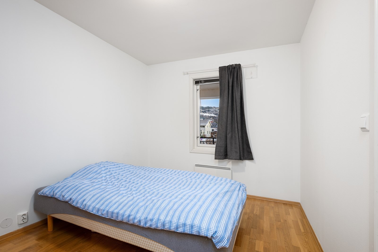 Det er ett soverom i leiligheten. Galleribilde