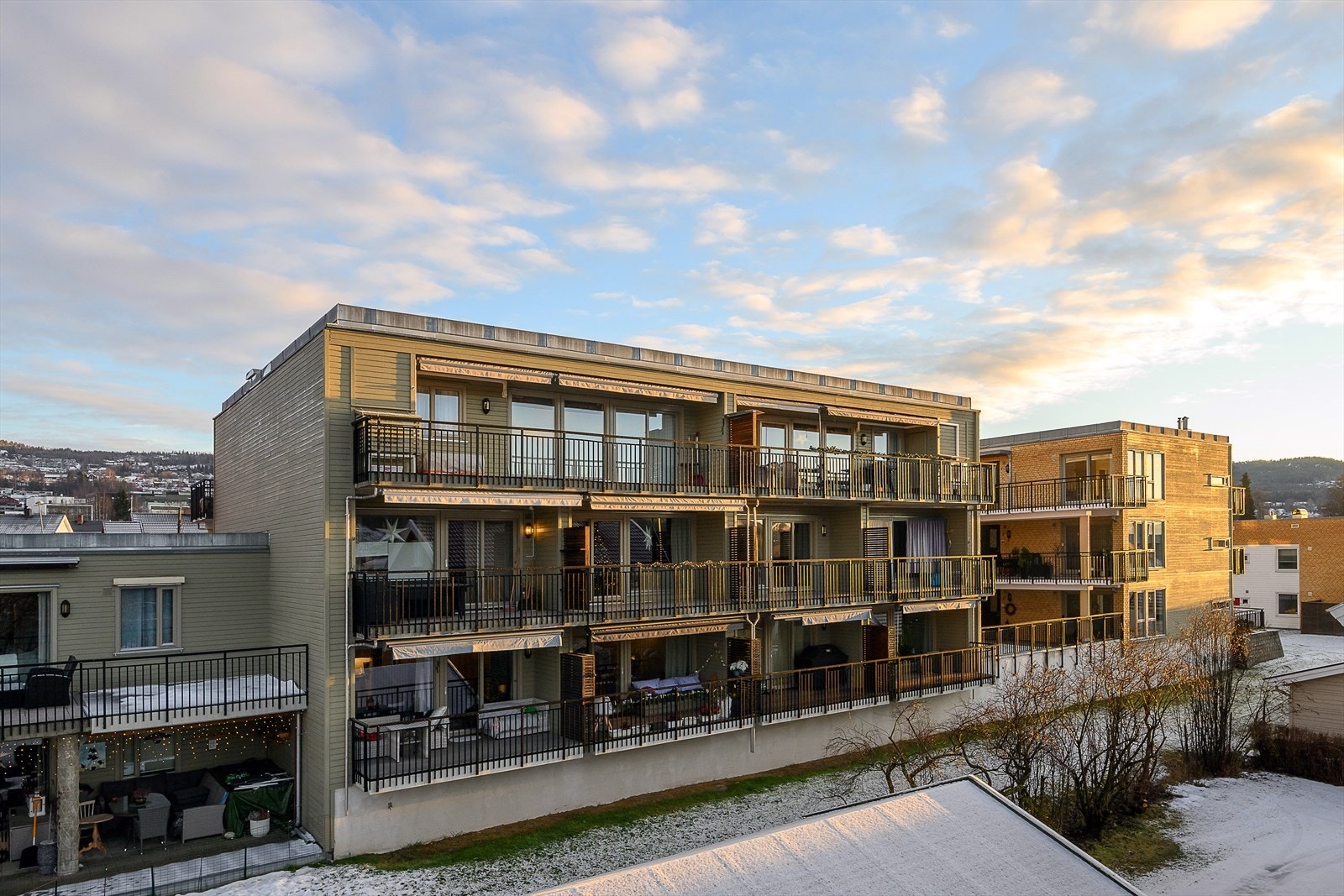 Leiligheten ligger i midterste etasje. Galleribilde