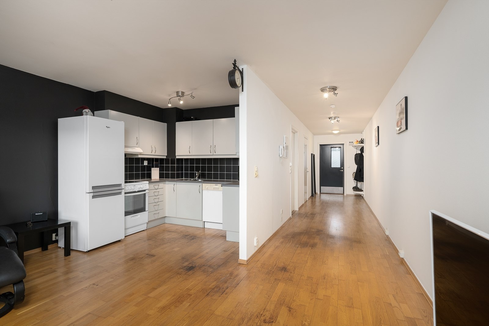 Det er god dybde fra inngangsdøren og innover leiligheten. Galleribilde