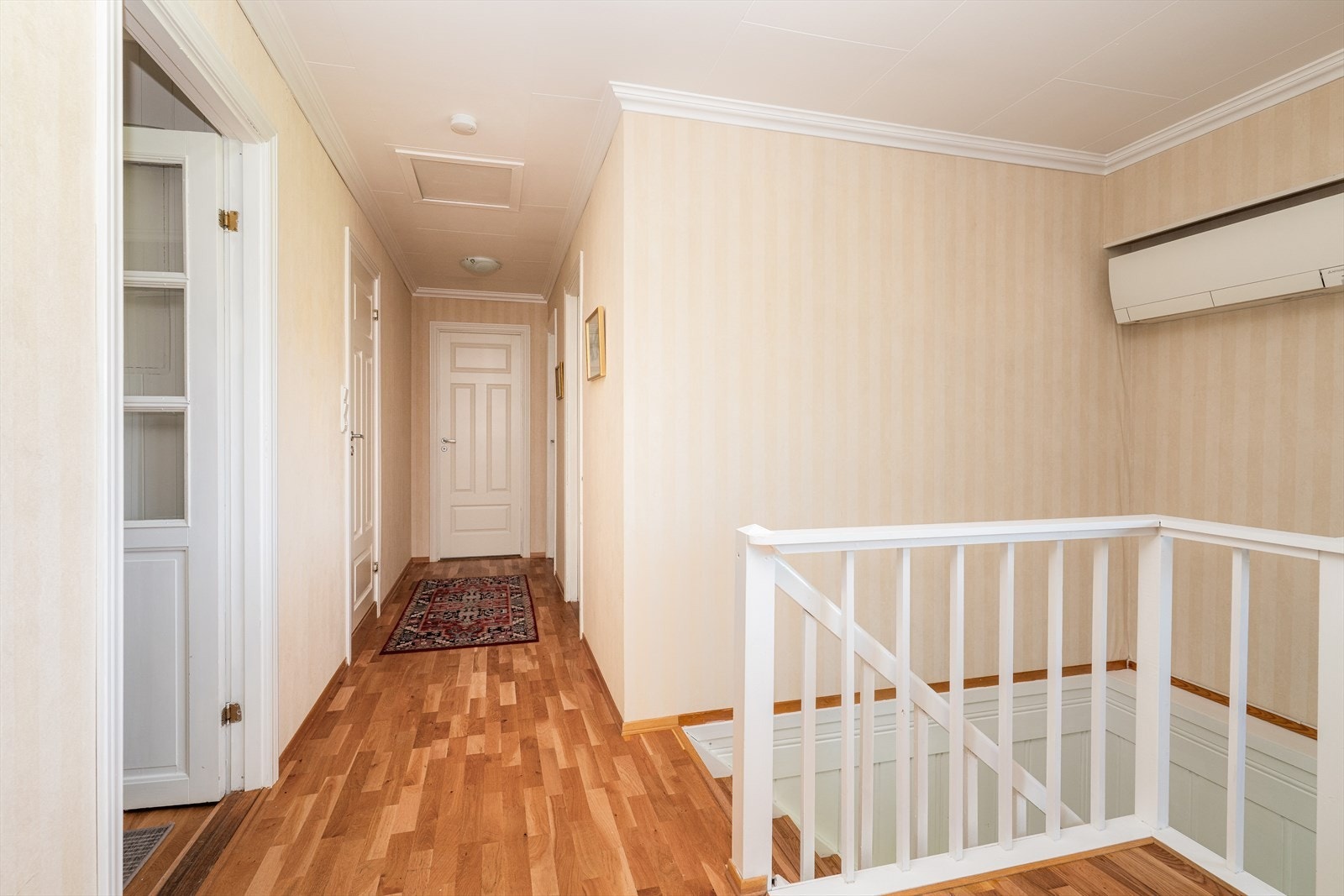 Varmepumpe i trappeoppgang. Galleribilde