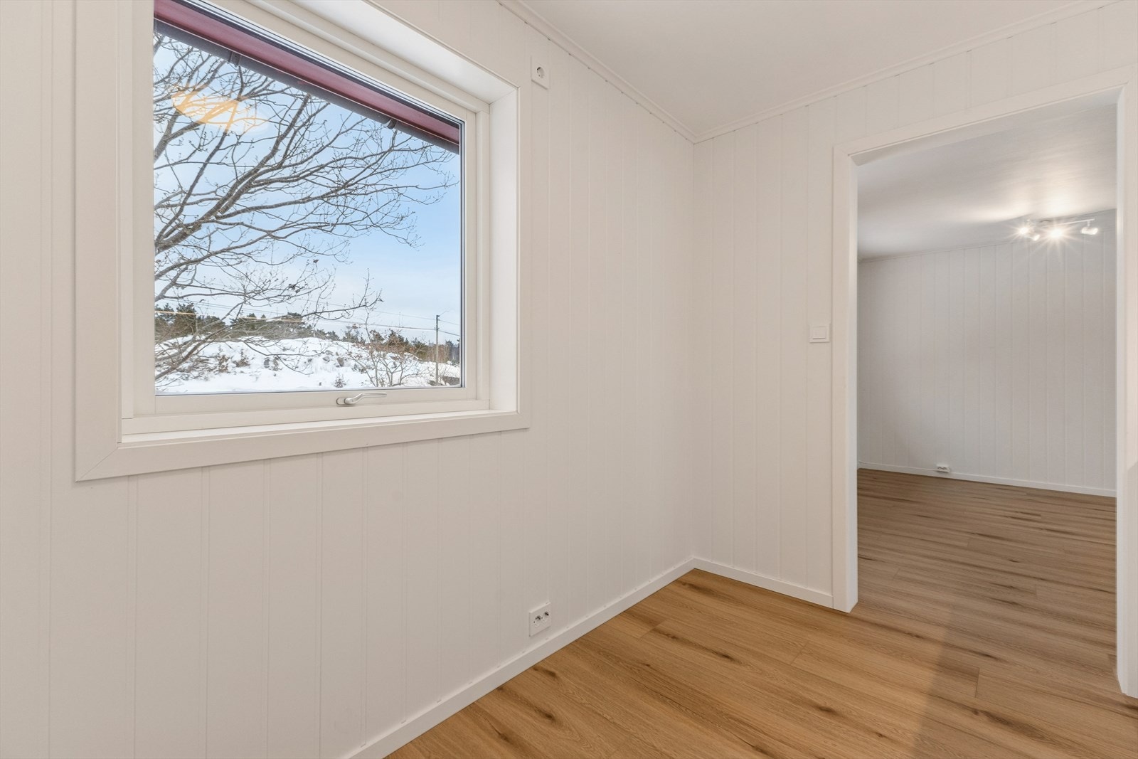 Fra kjøkkenet med utgang til stuen. Galleribilde