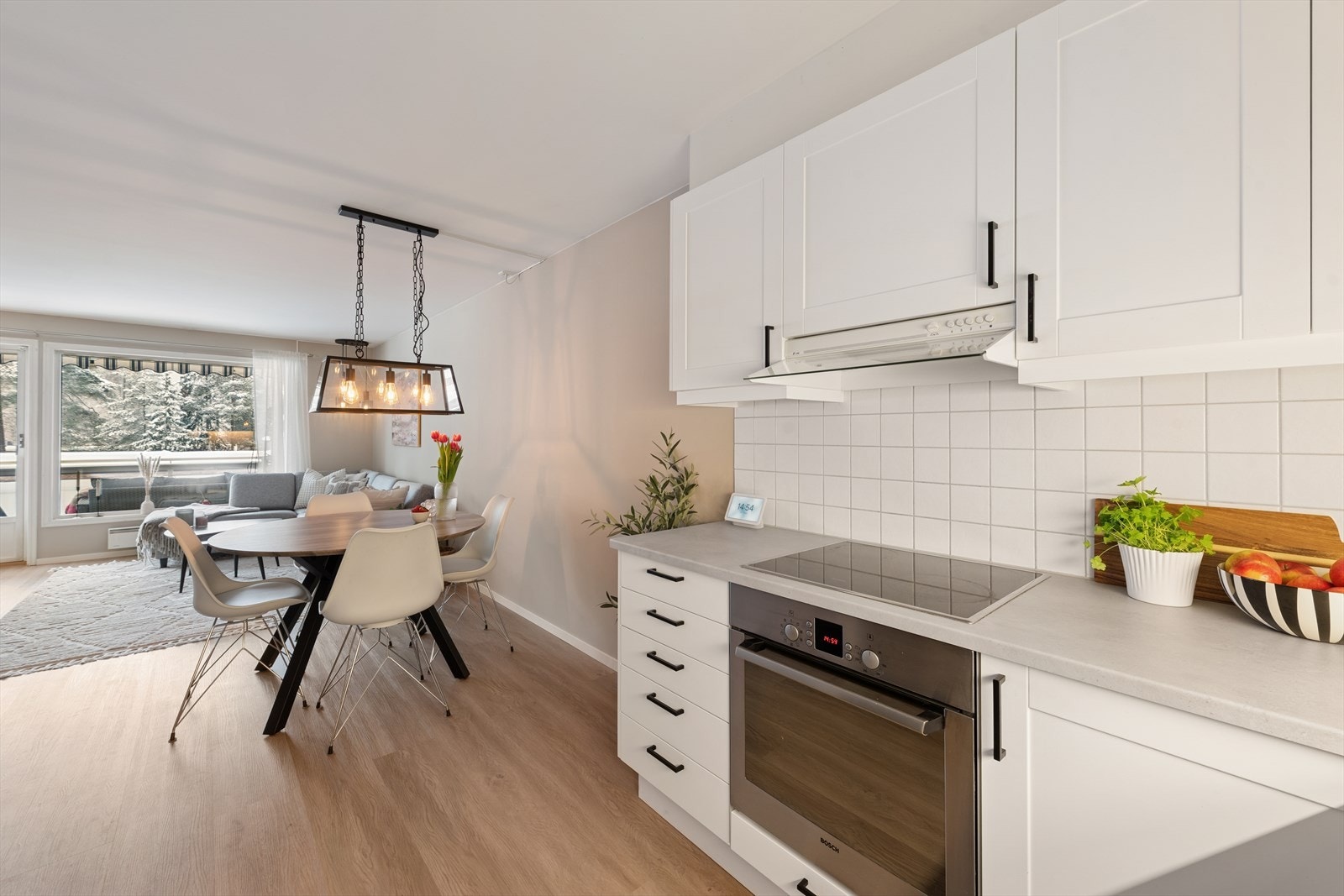 Det er plass til større spisestueløsning om det er ønskelig. Galleribilde