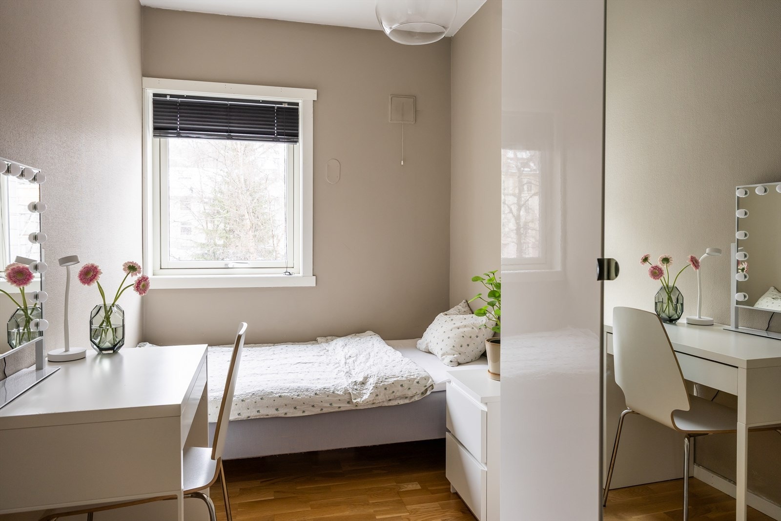 Det andre soverommet er på 7 m² med god plass til ønsket sengestørrelse og tilhørende møblement. Galleribilde