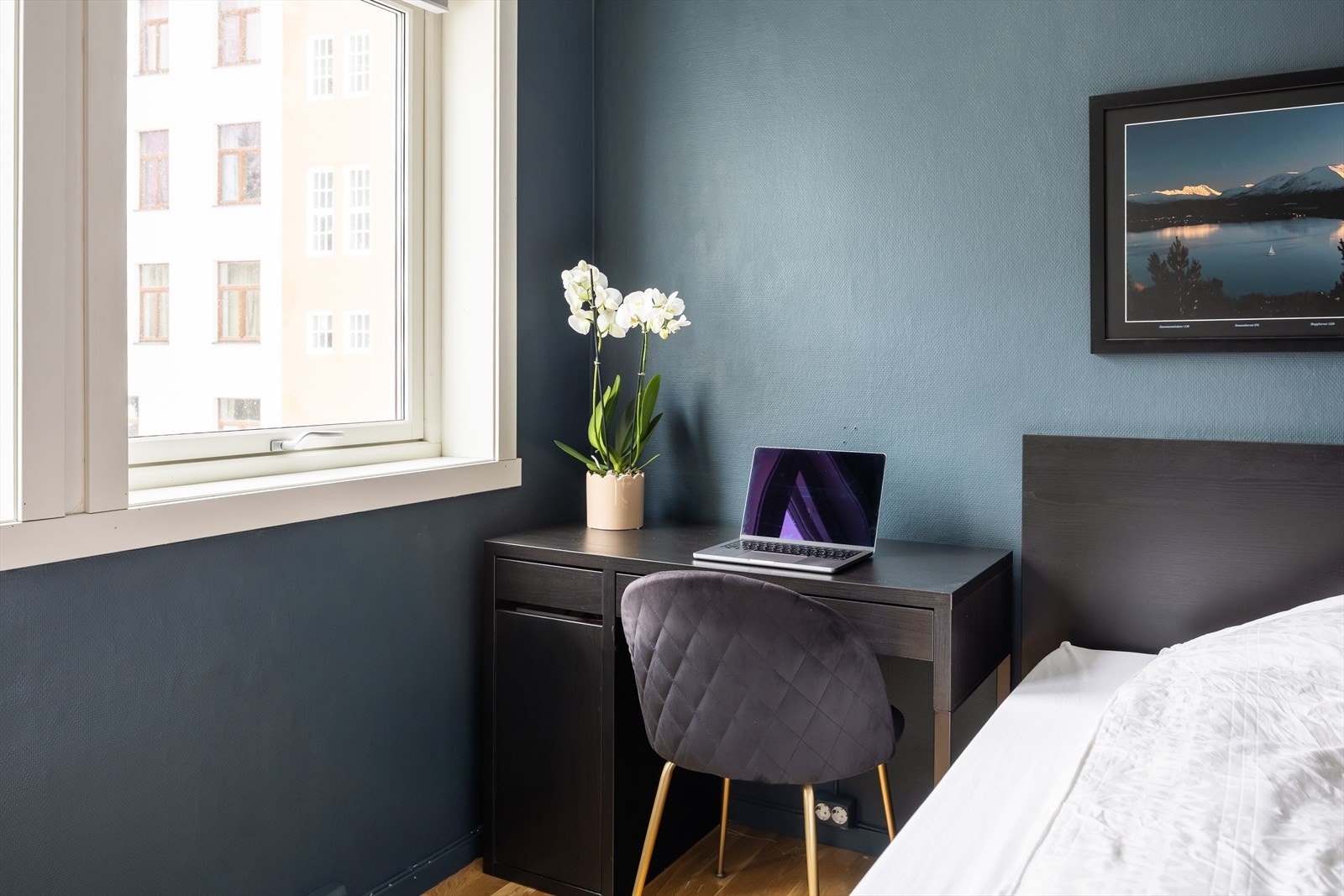 Her har du god plass til dobbeltseng og tilhørende møblementer. Galleribilde