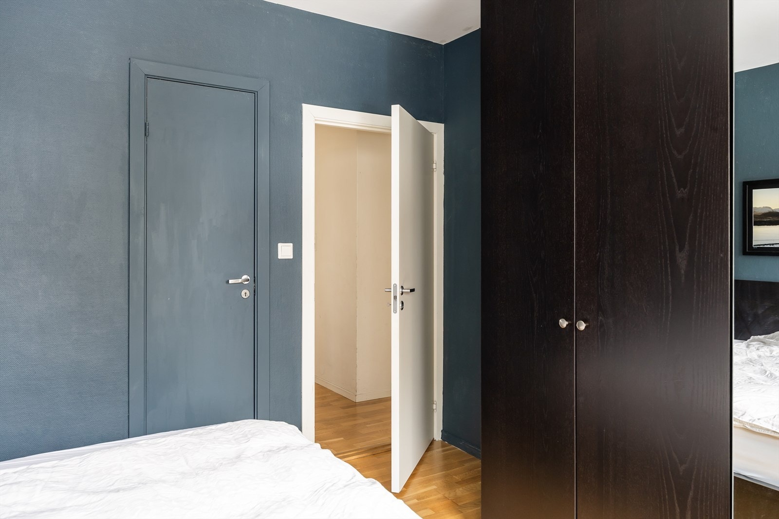 Soverommet har direkte tilknytning til bod for praktisk oppbevaring. Galleribilde