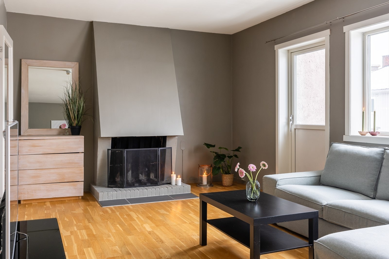 Her bor du med umiddelbar nærhet til blant annet NTNU Gløshaugen, Helgasetr, Teknostallen, St. Olavs og NTNU Handelshøyskolen. Det er også kort vei til Trondheim sentrum med "alt" av fasiliteter. Galleribilde