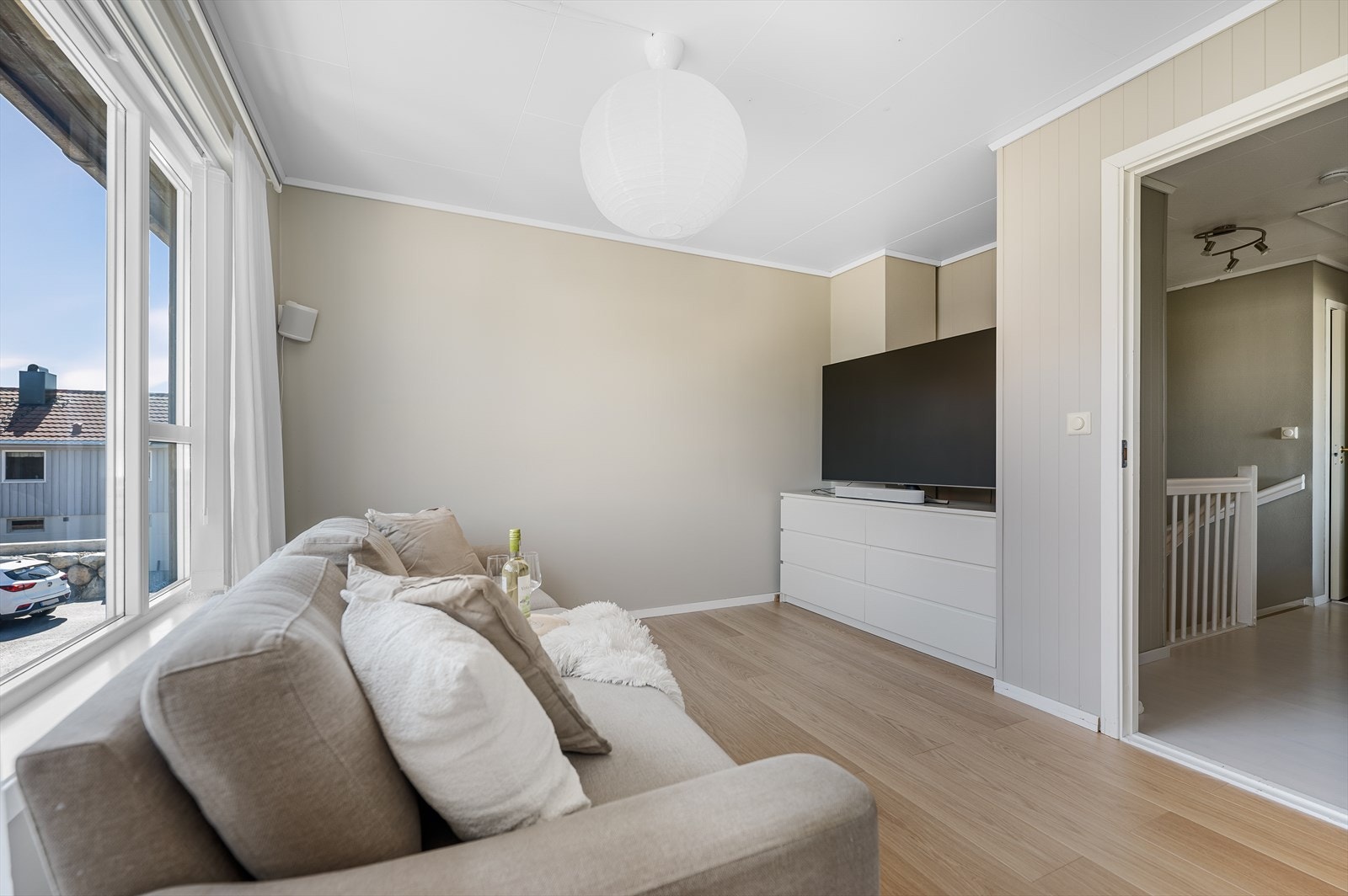 Perfekt som tv-krok, lesesone eller et sted hvor barna kan ha egen plass å være. Galleribilde