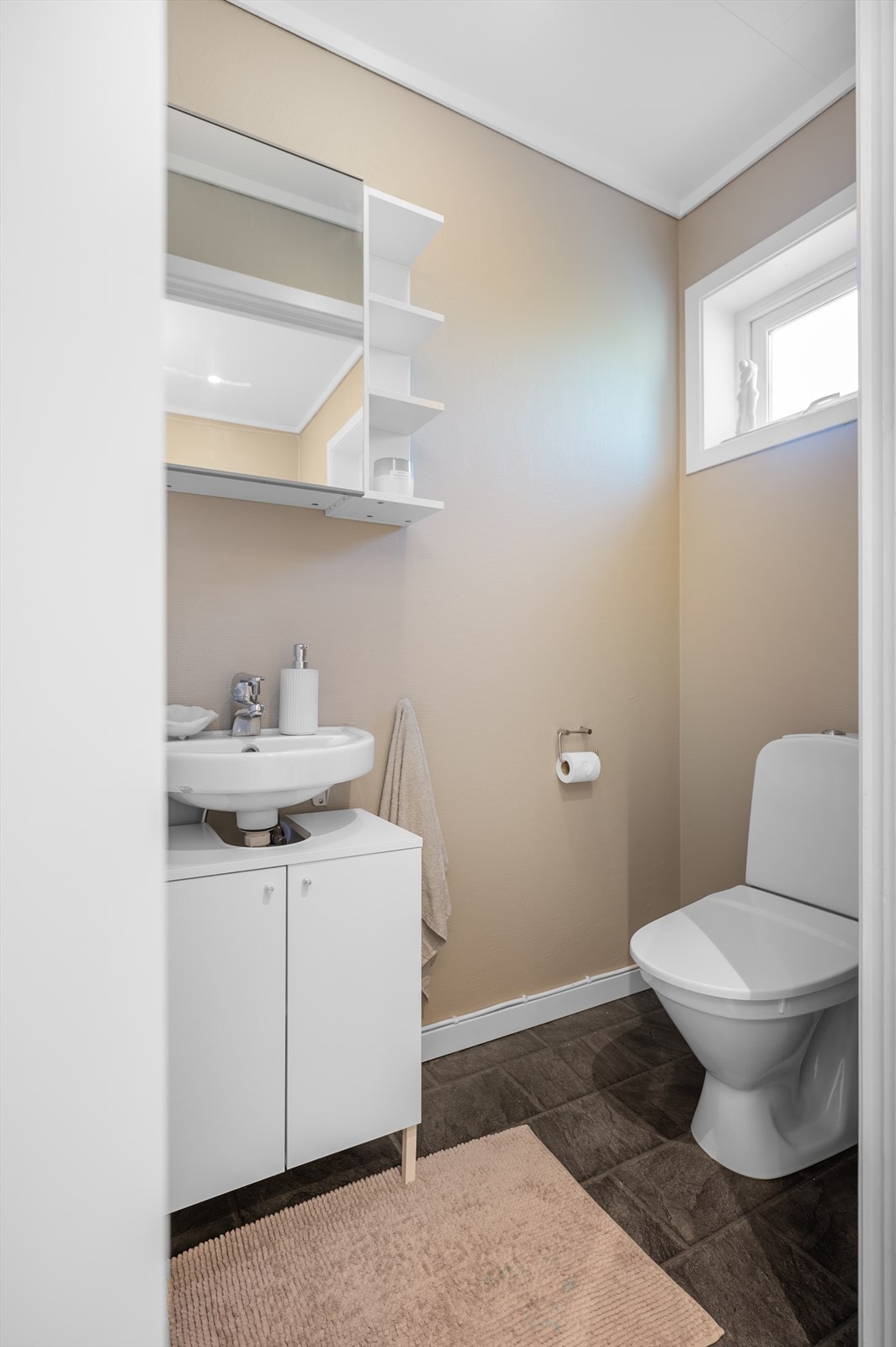 Eget gjestetoalett - praktisk når venner og familie kommer på besøk. Galleribilde