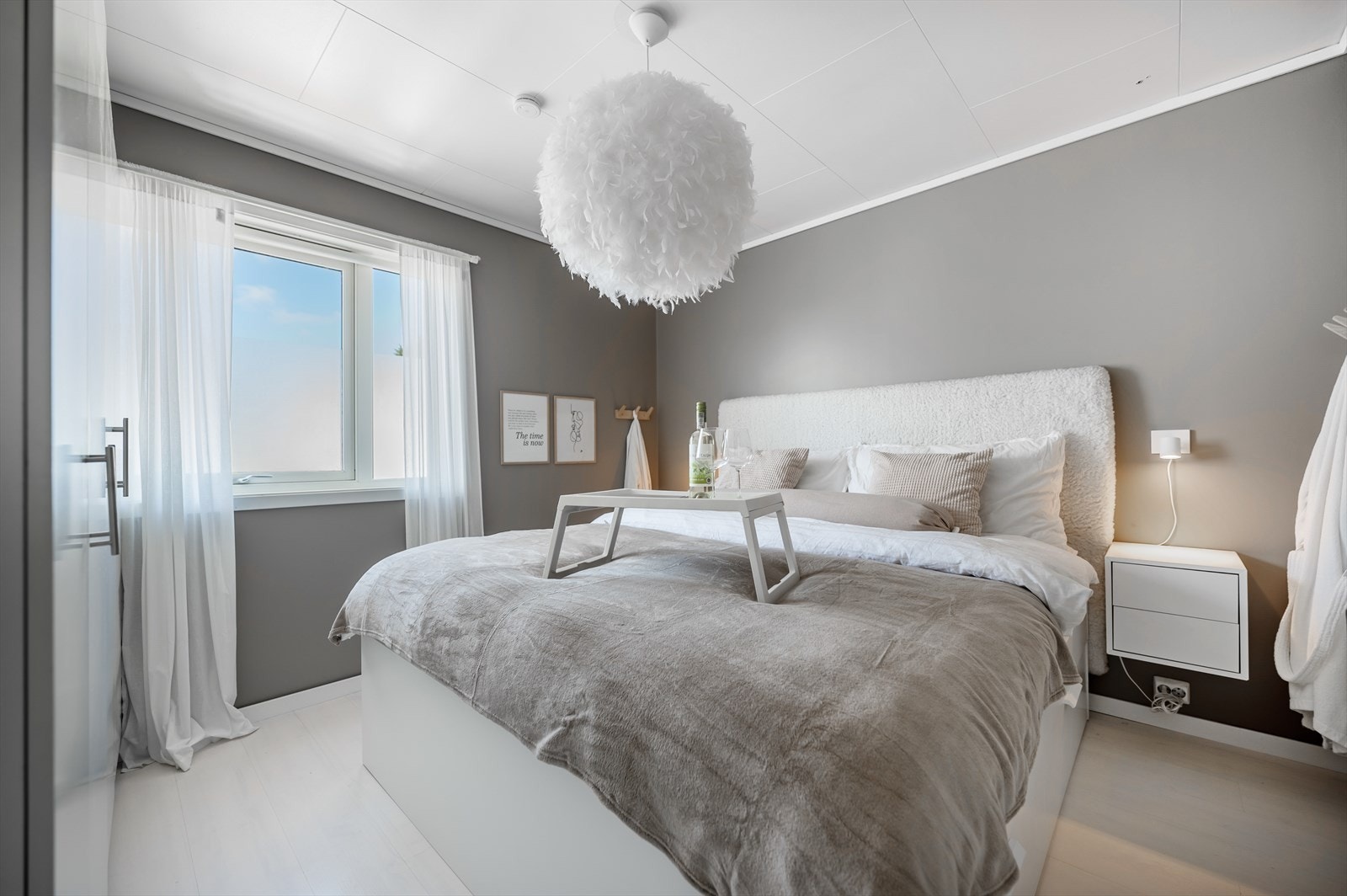 Hovedsoverom med god skapplass. Galleribilde